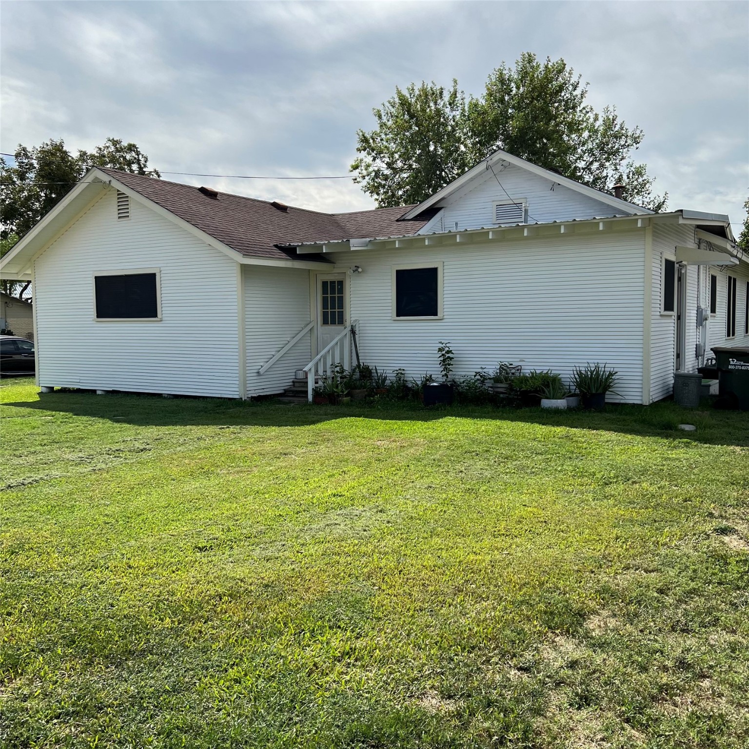302 W French Street Property Photo 5