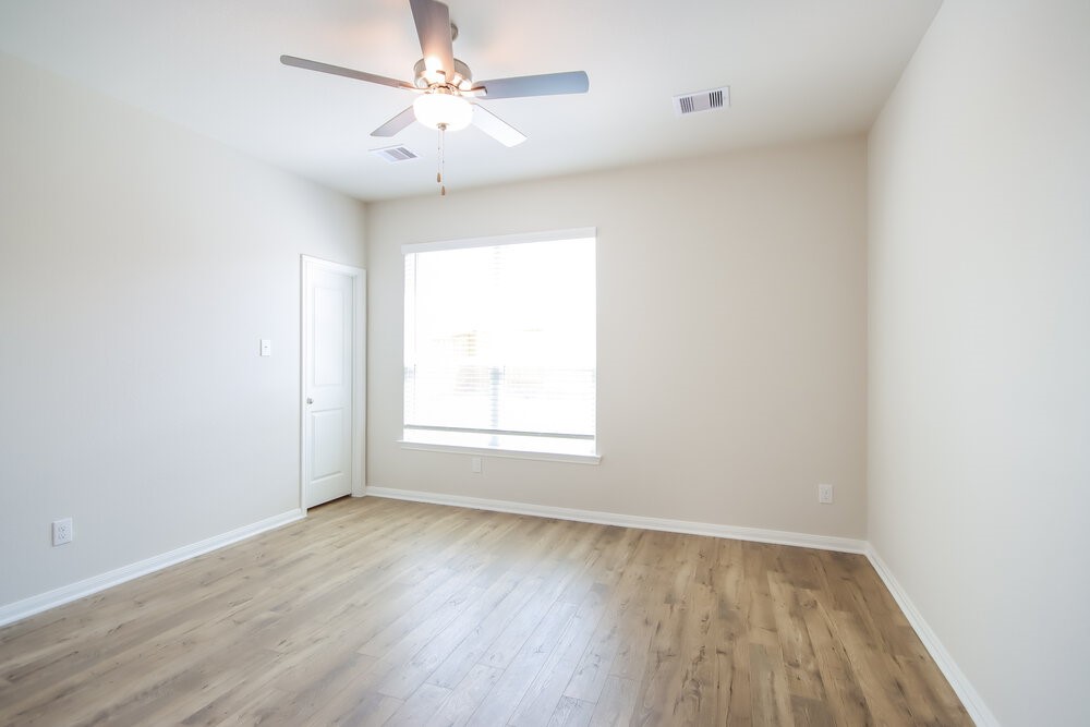 15558 Caramel Springs Drive Property Photo 9