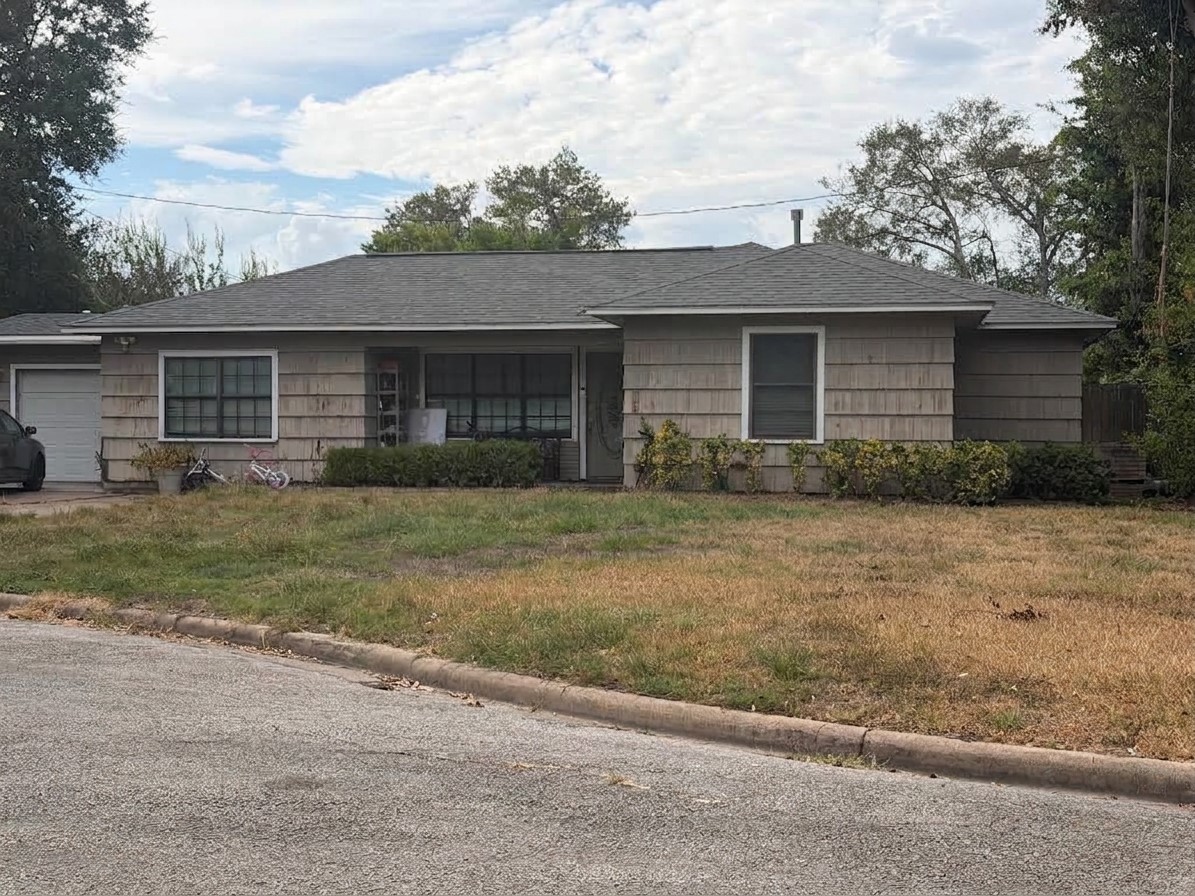 211 Gary Circle Property Photo 1