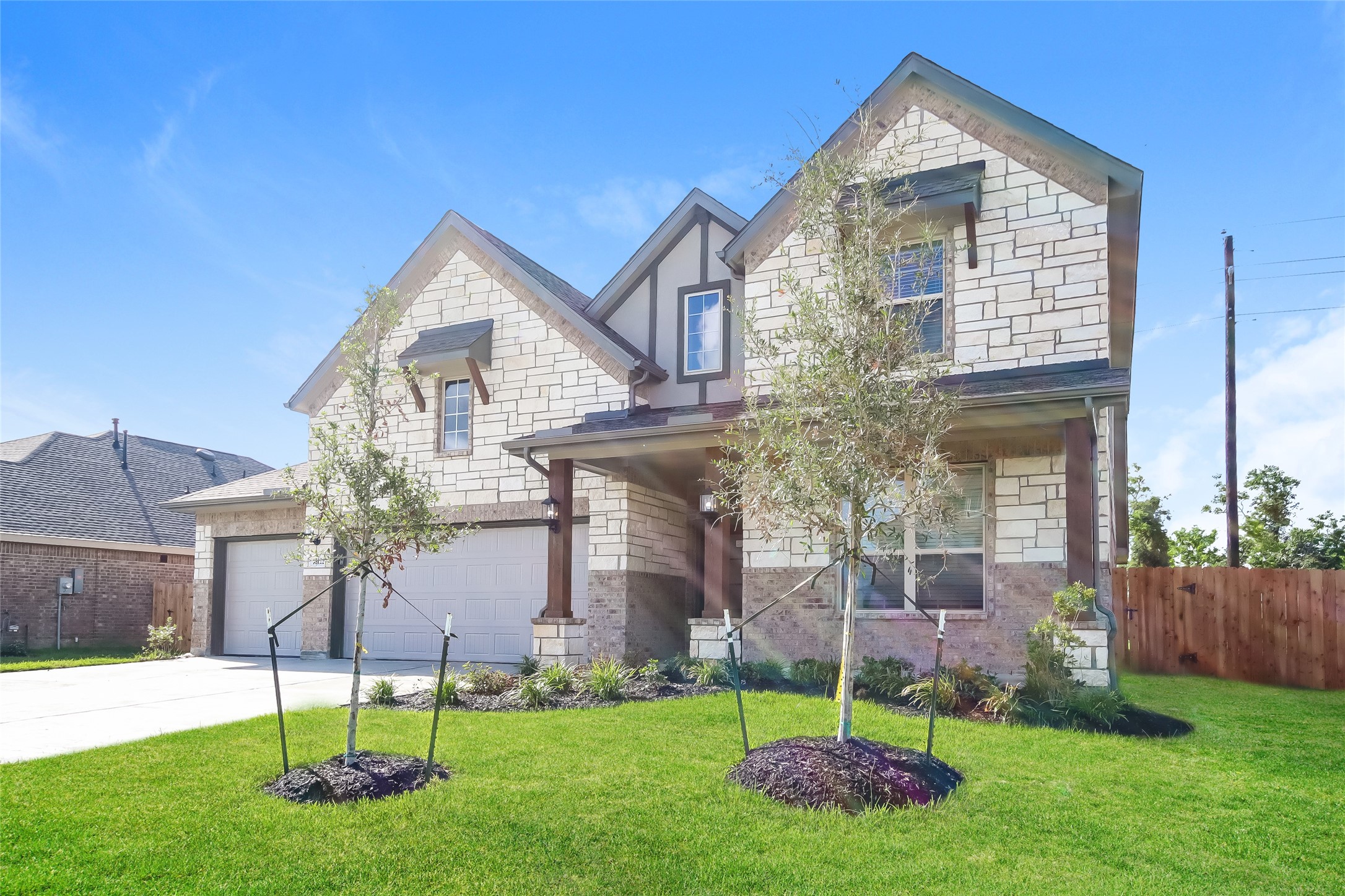 15122 Arlington Park Avenue Property Photo 2