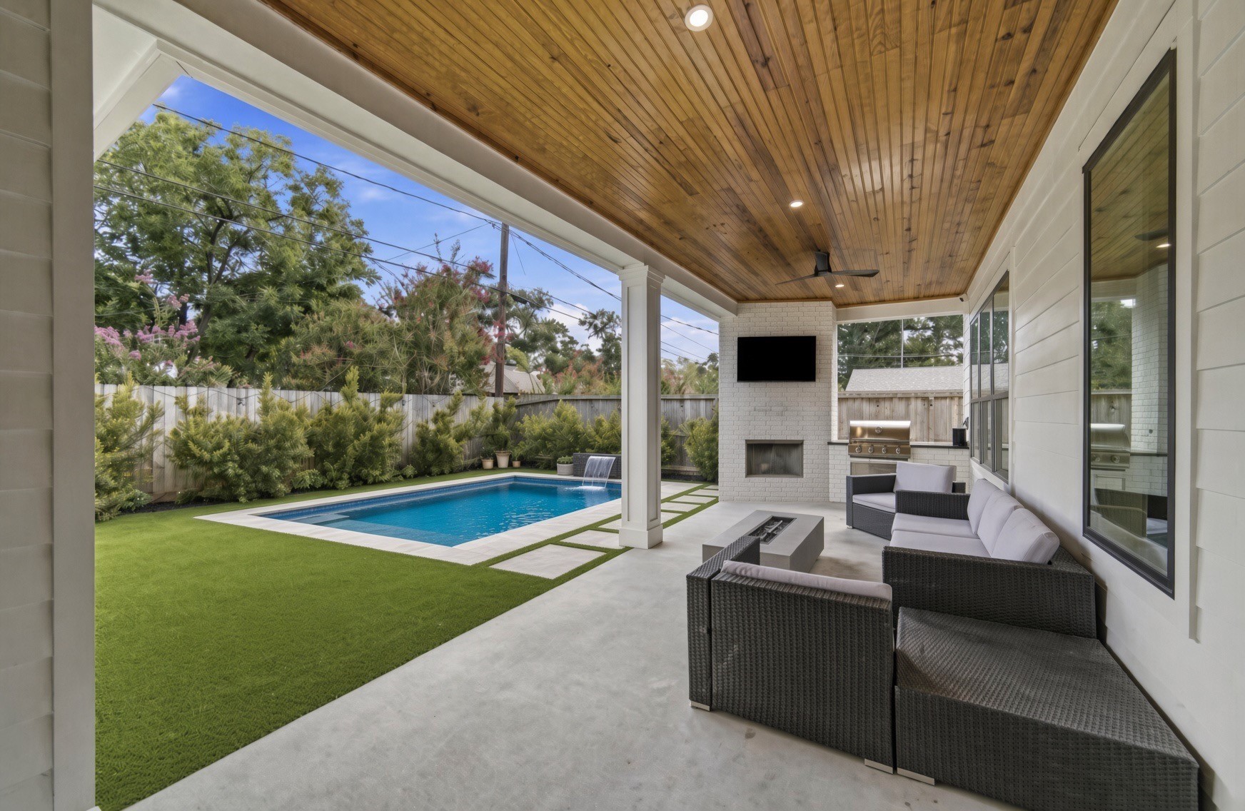 1030 Chamboard Lane Property Photo 4