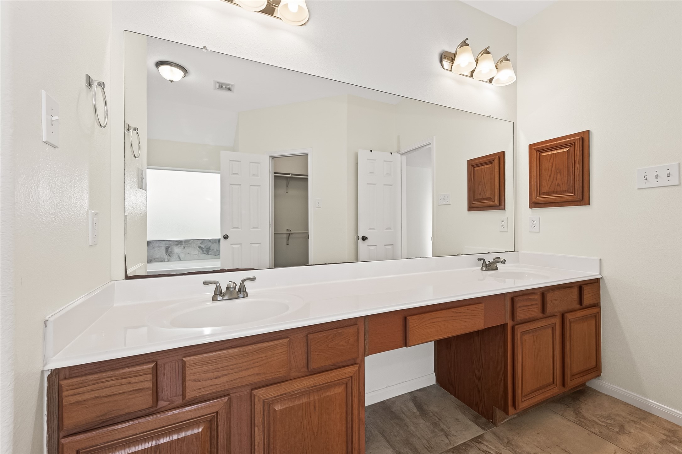 2638 Marquette Trail Property Photo 15