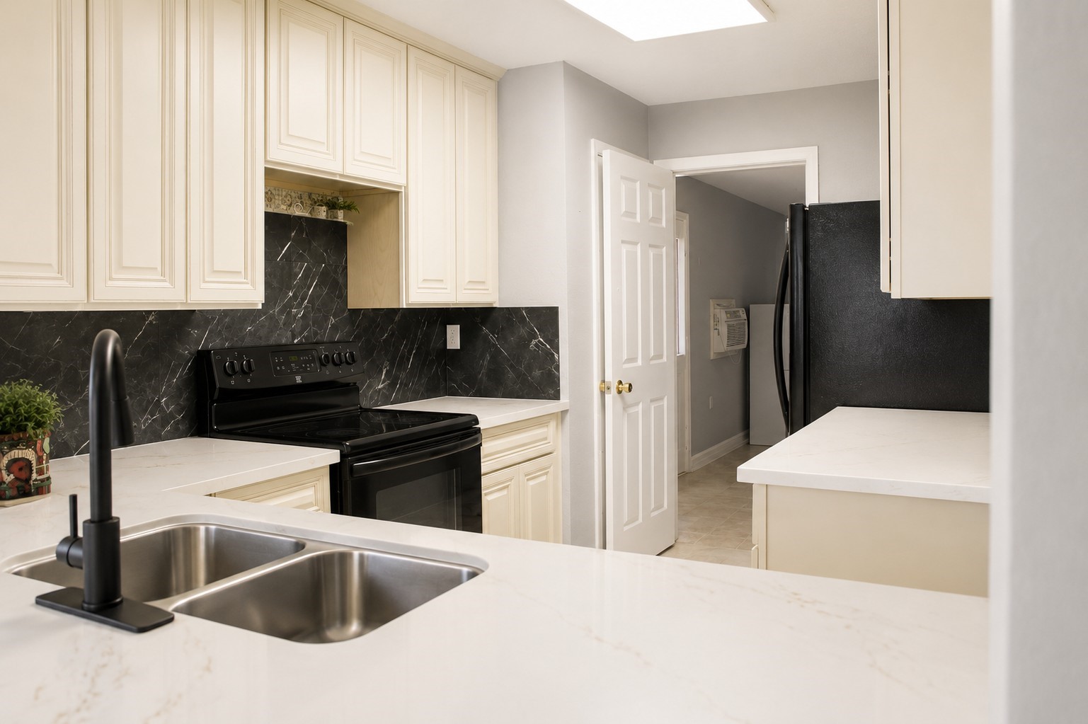 12815 Venice Lane Property Photo 9