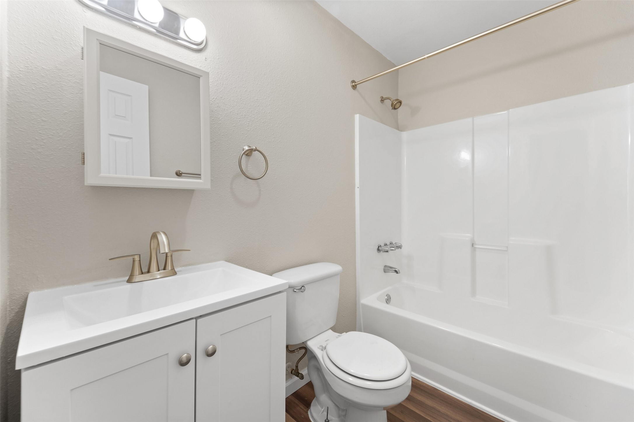 512 Hollyhock Street 12 Property Photo 6