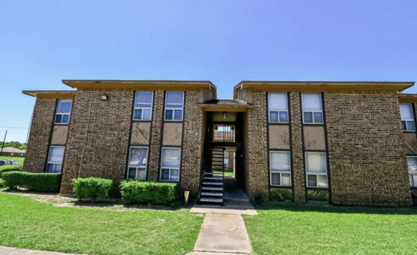 2000 Fourth St Property Photo 1