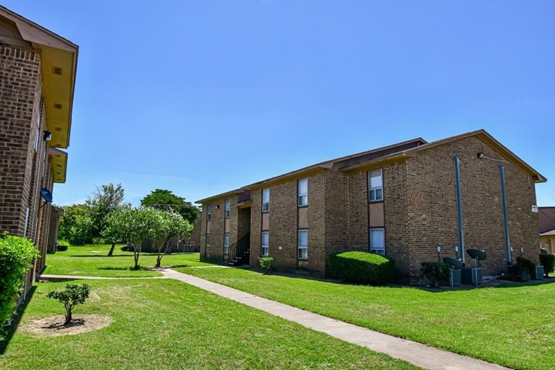 2000 Fourth St Property Photo 4
