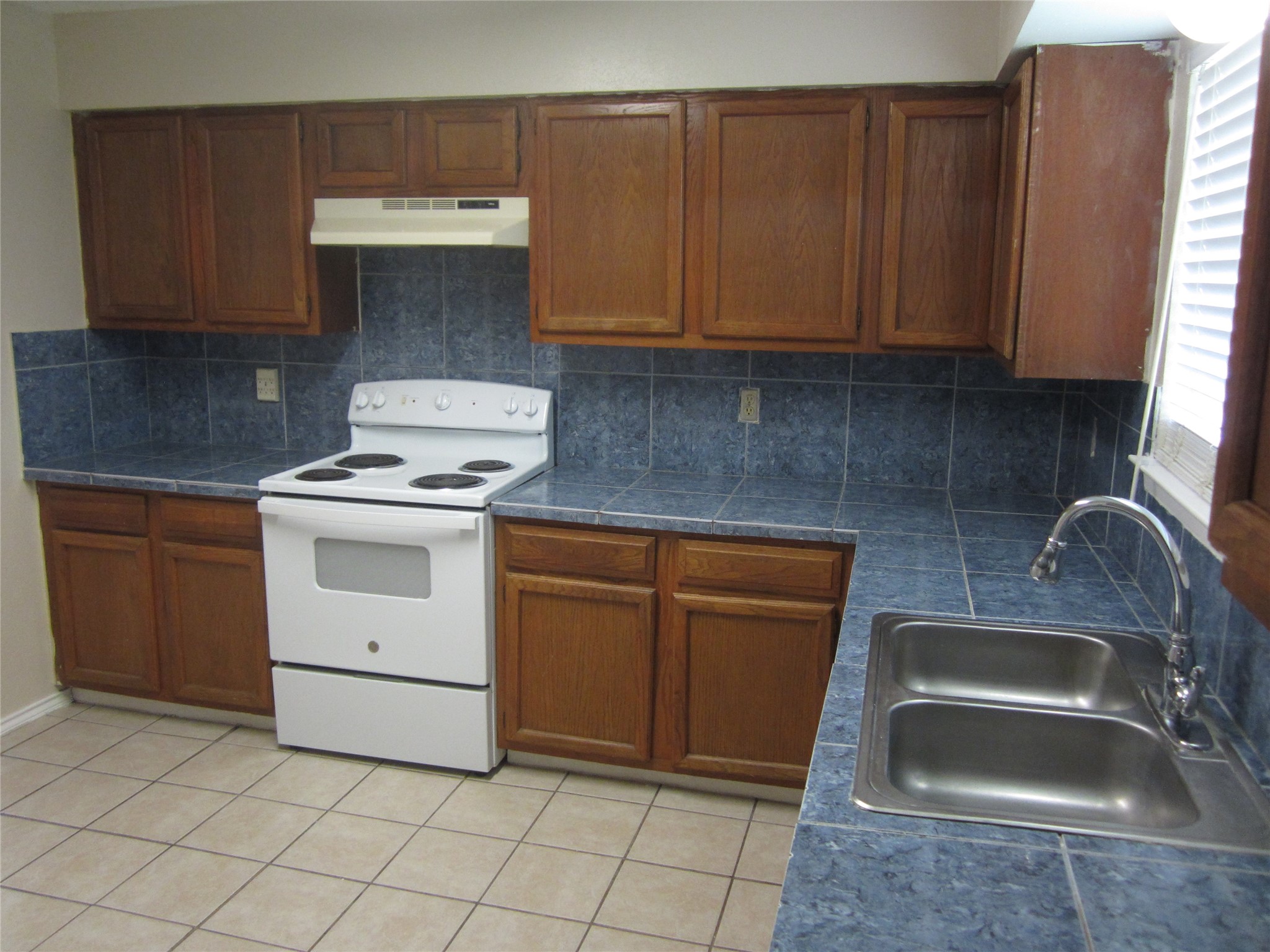 17907 Fieldglen Drive Property Photo 8