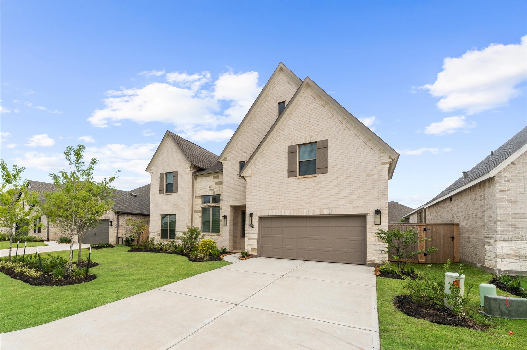 1027 Windy Creek Path Property Photo 2