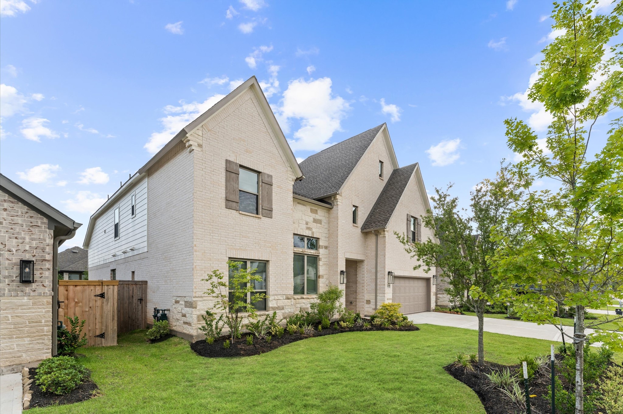 1027 Windy Creek Path Property Photo 3