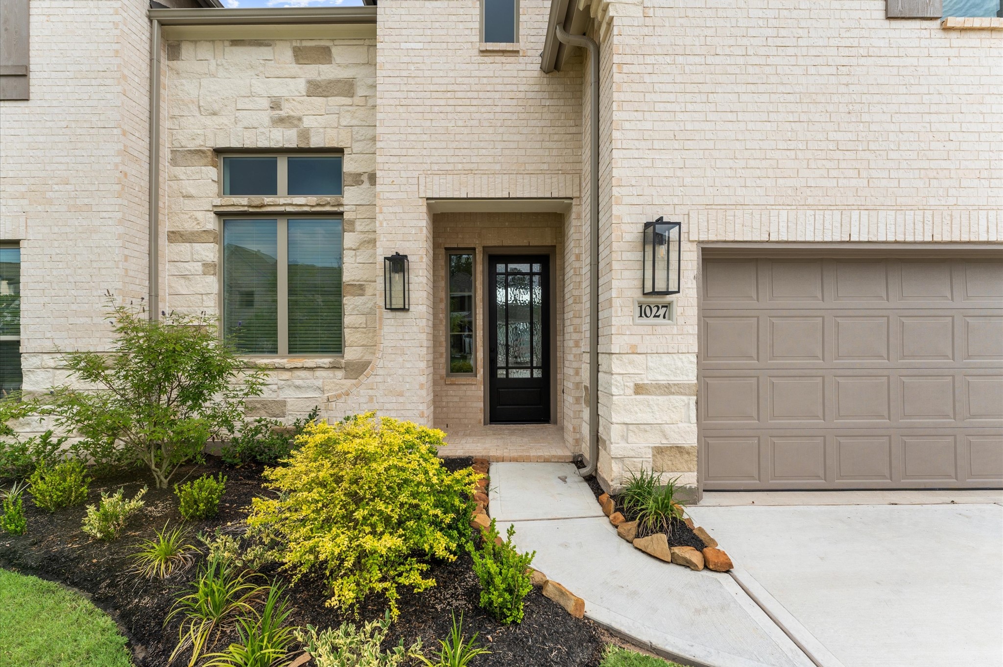 1027 Windy Creek Path Property Photo 4
