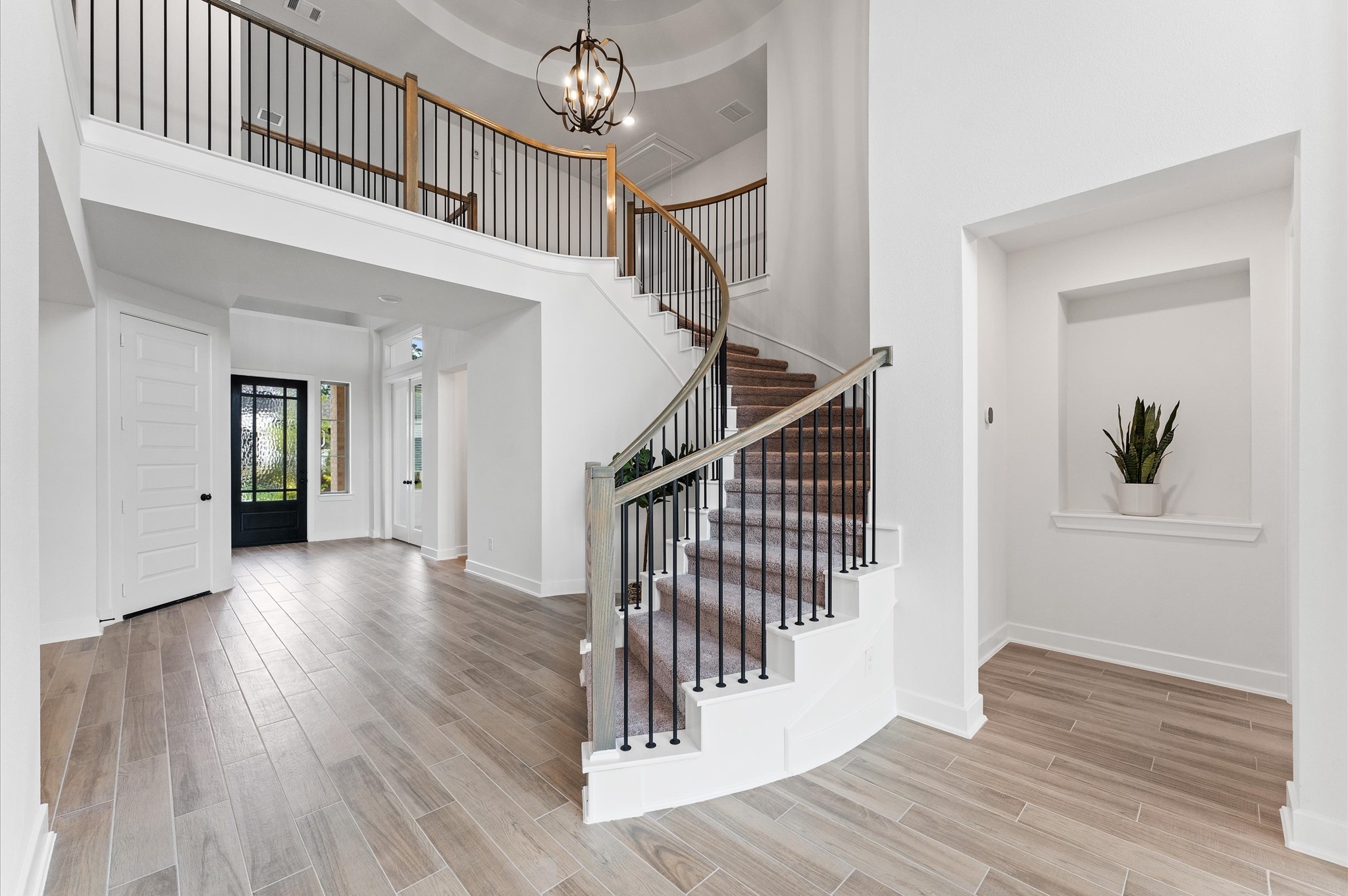 1027 Windy Creek Path Property Photo 8