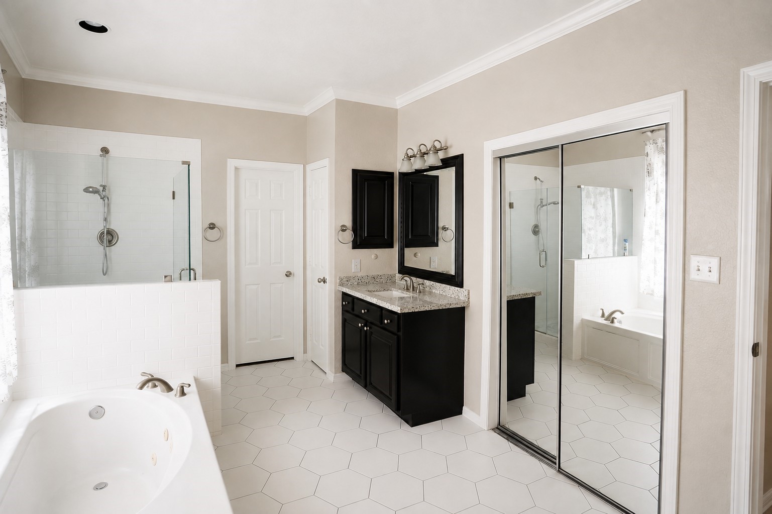 3906 Lakeridge Canyon Drive Property Photo 13