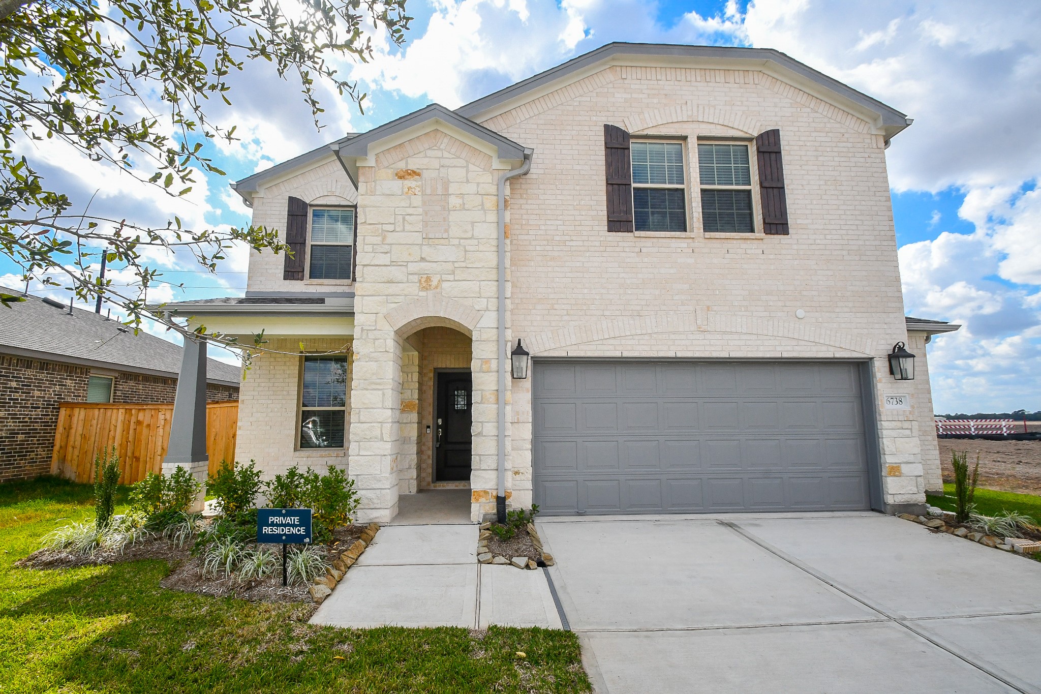 6738 Arabella Lakes Drive Property Photo 2