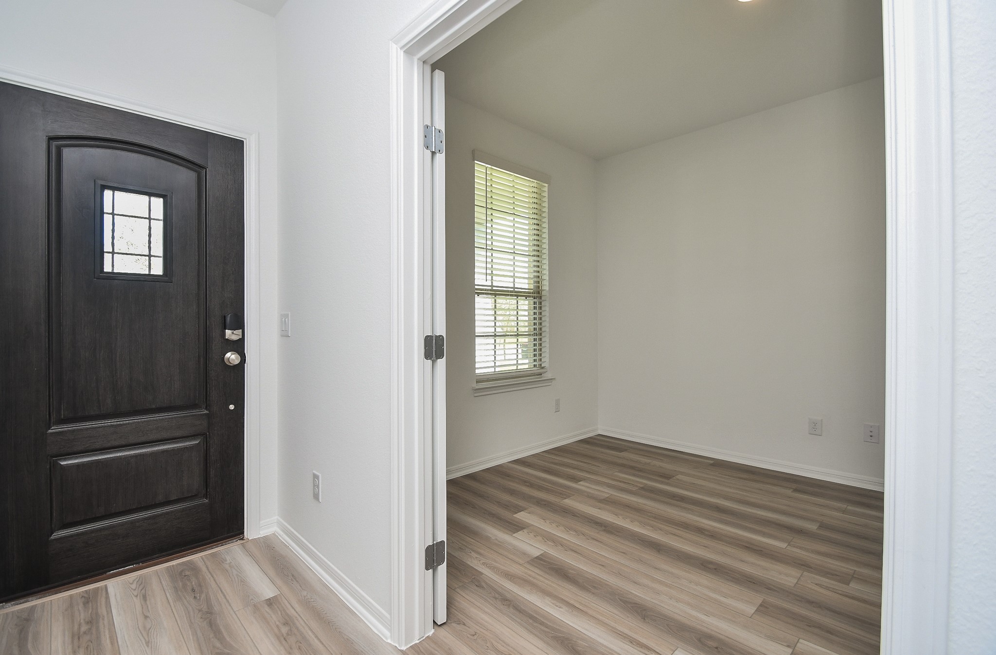 6738 Arabella Lakes Drive Property Photo 3