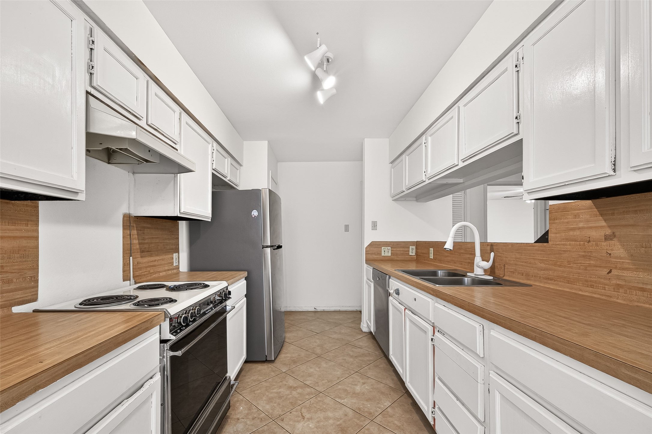12510 Sungate Lane Property Photo 19