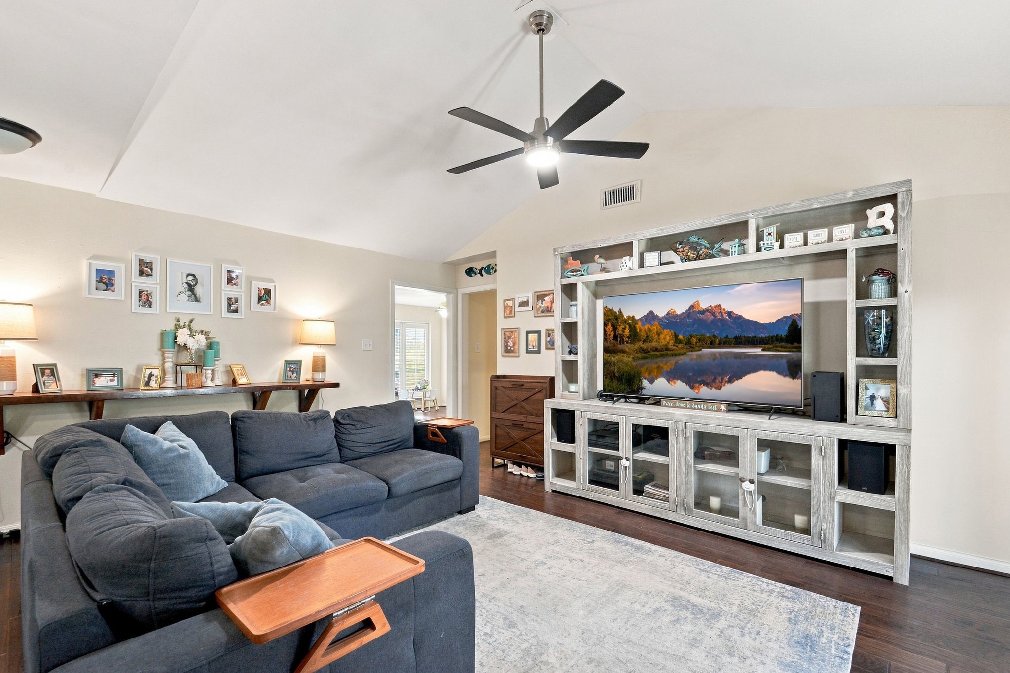 1913 Driftwood Lane Property Photo 3