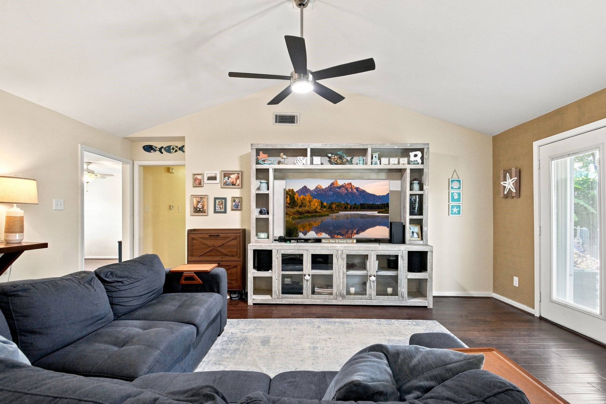 1913 Driftwood Lane Property Photo 4