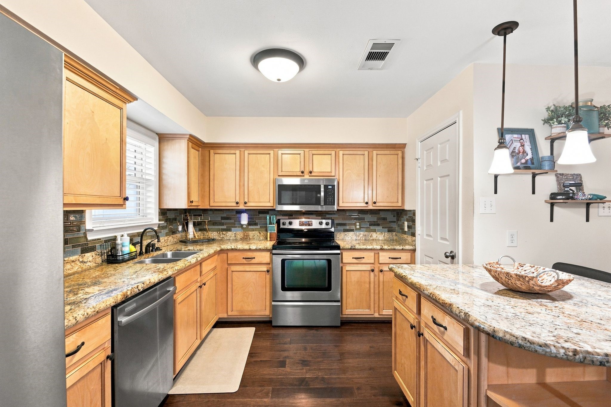 1913 Driftwood Lane Property Photo 6
