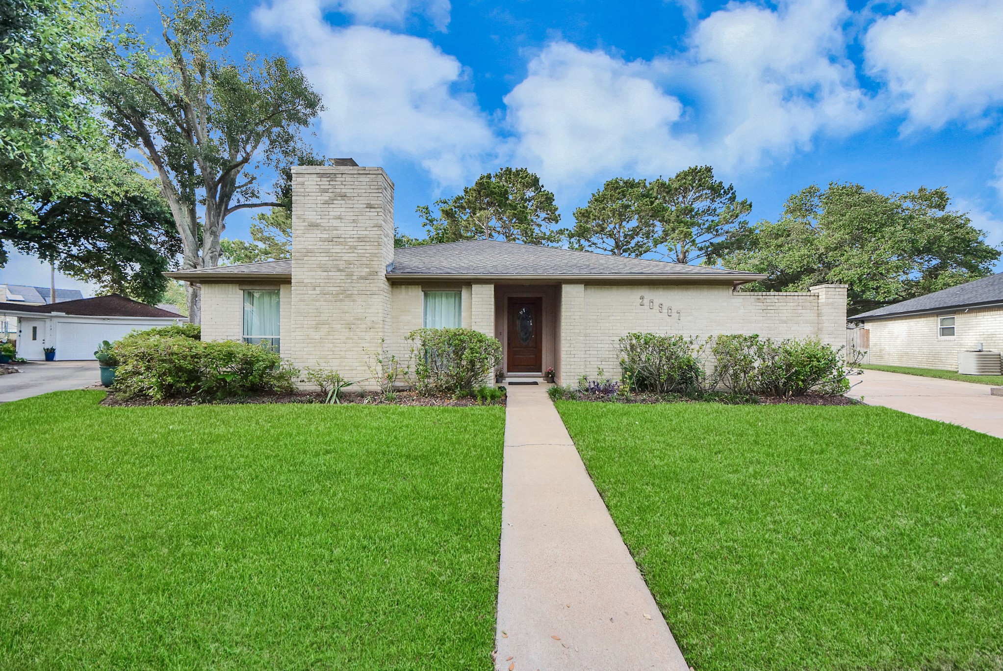 20907 Park Brush Court Property Photo 6