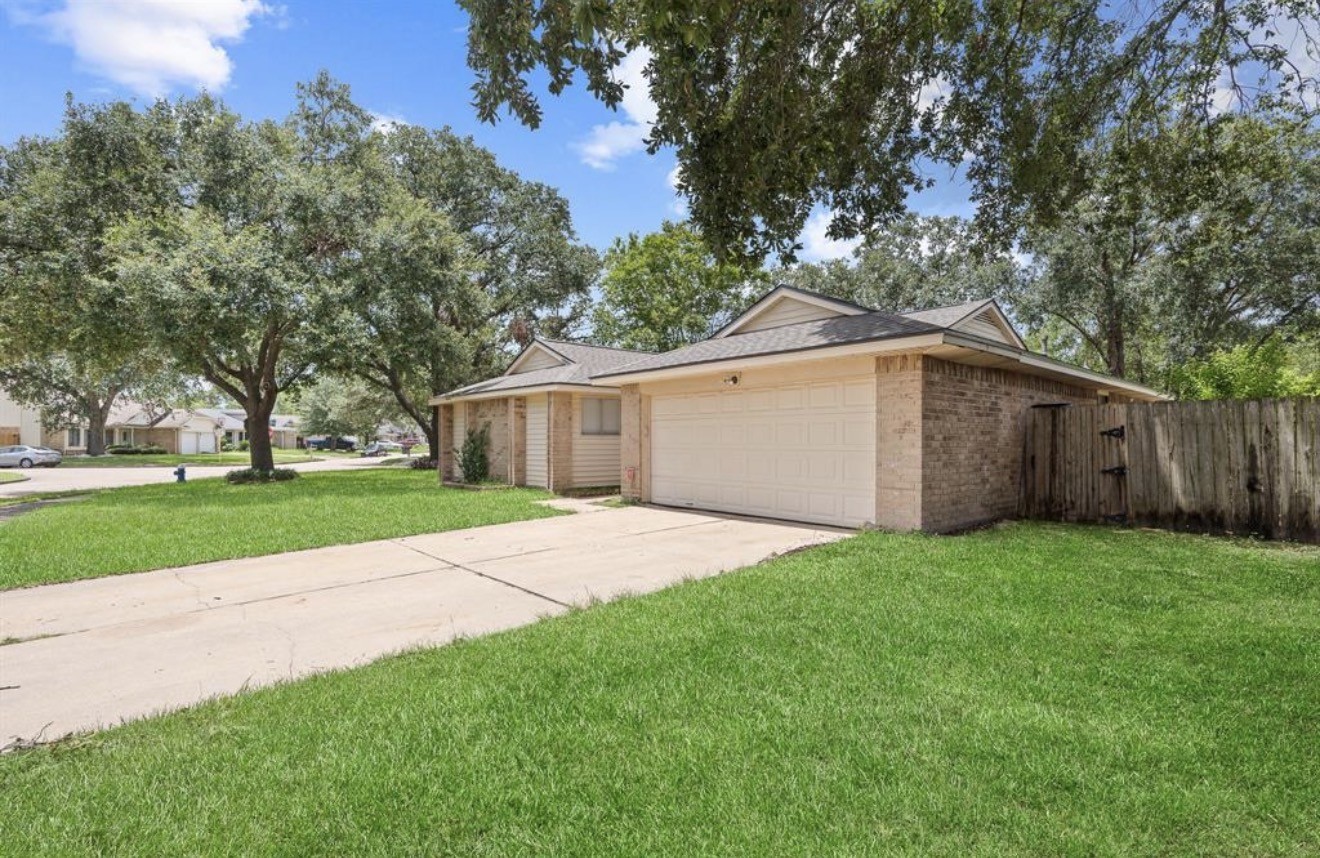 16854 Blend Stone Property Photo 2