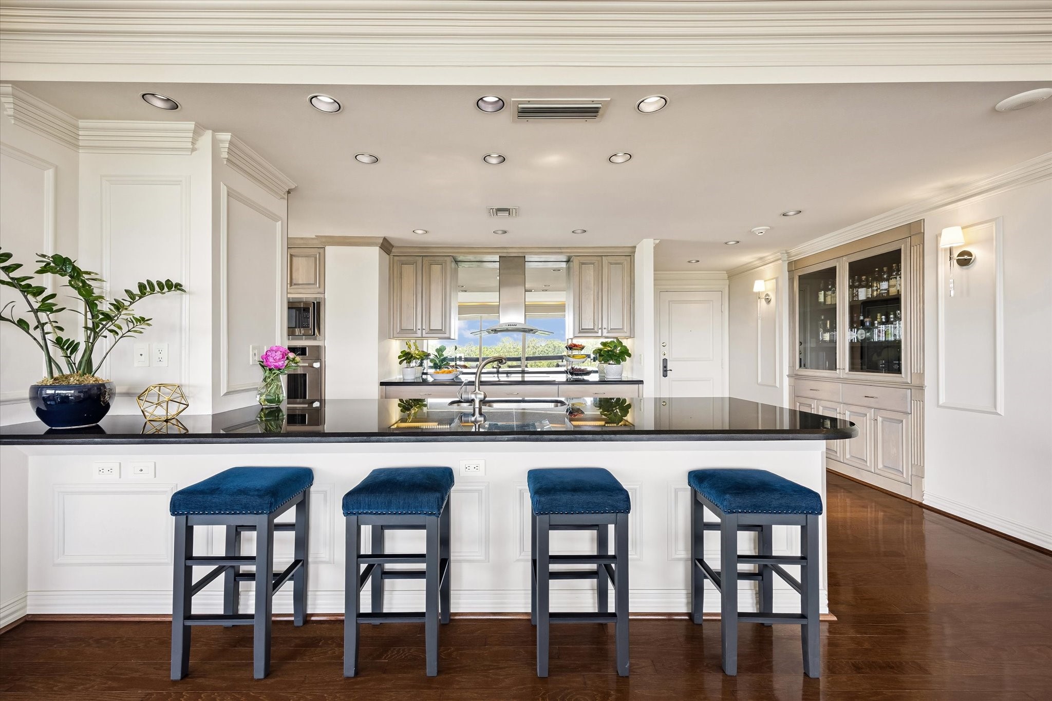 49 Briar Hollow Lane 702 Property Photo 10