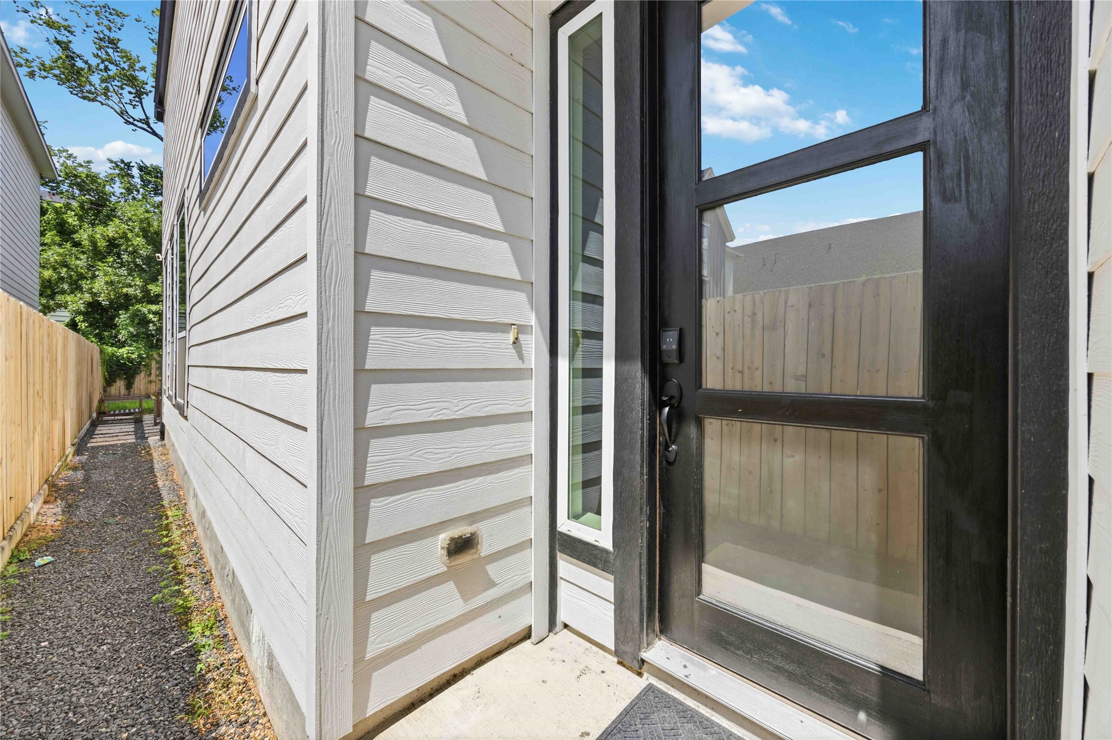 723 W 16th Street Property Photo 2