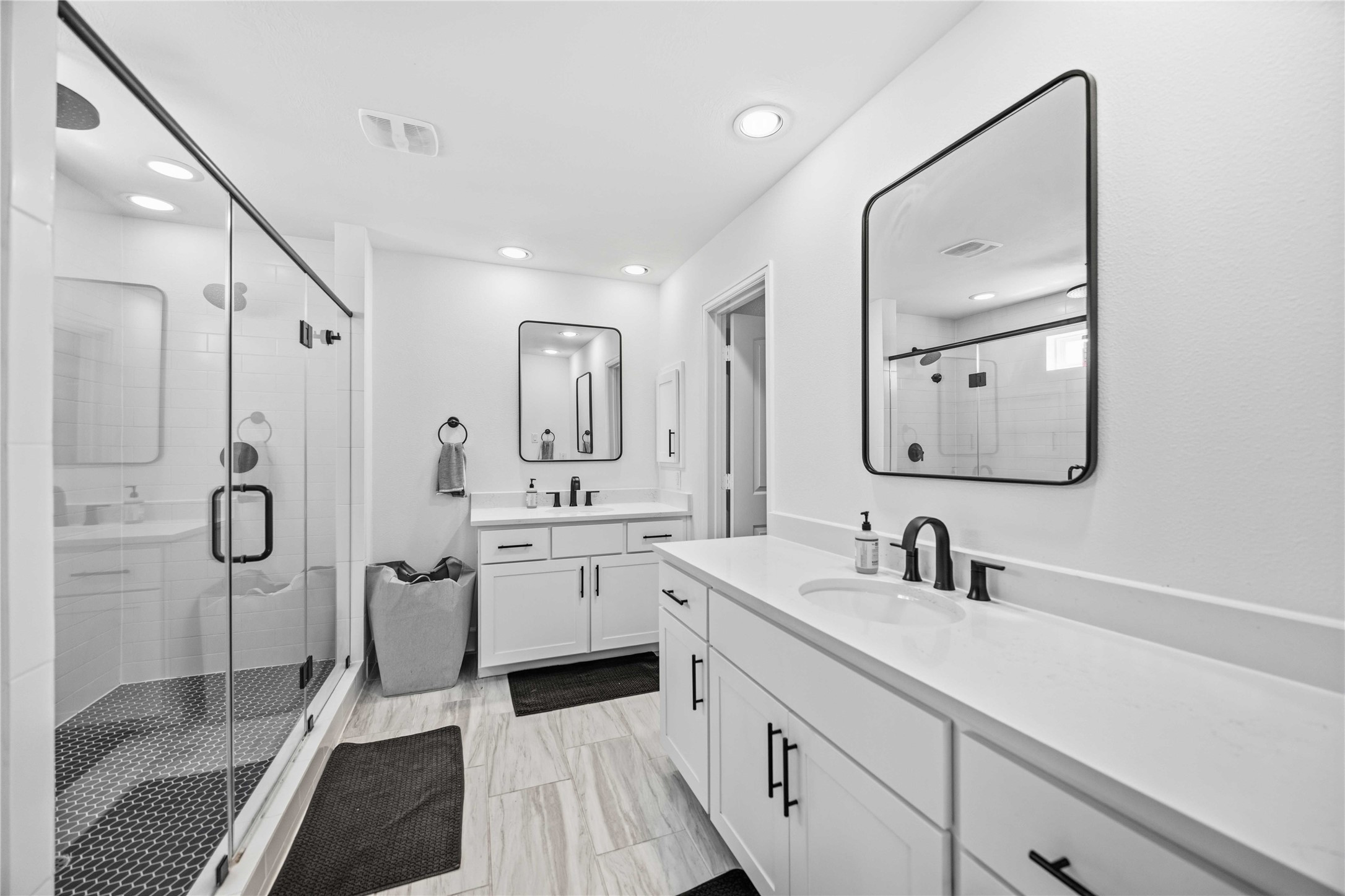 723 W 16th Street Property Photo 24