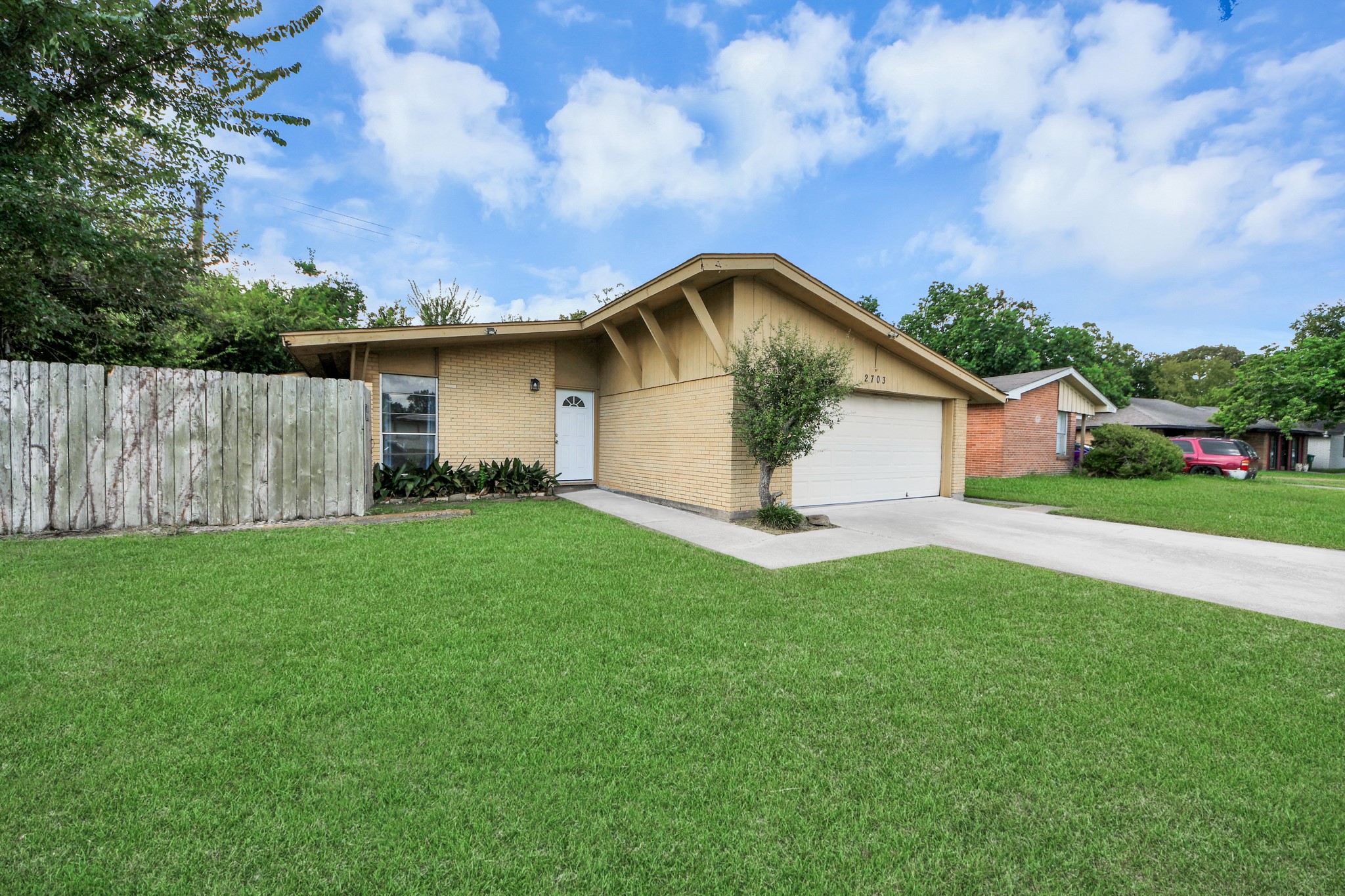 2703 Knotty Oaks Trail Property Photo 1