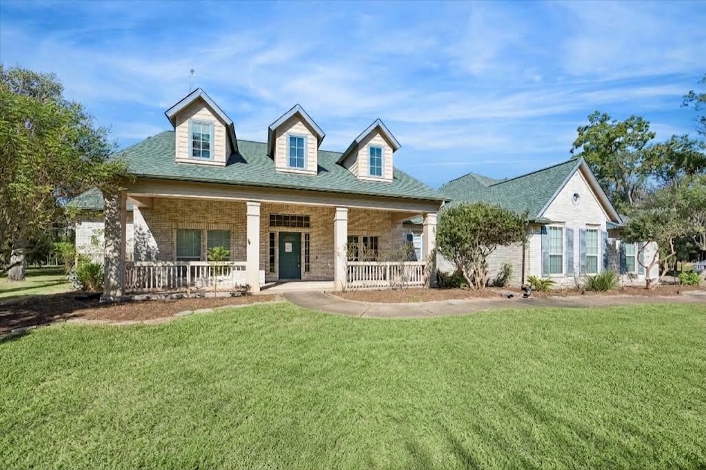 17502 Hamill Drive Property Photo 2