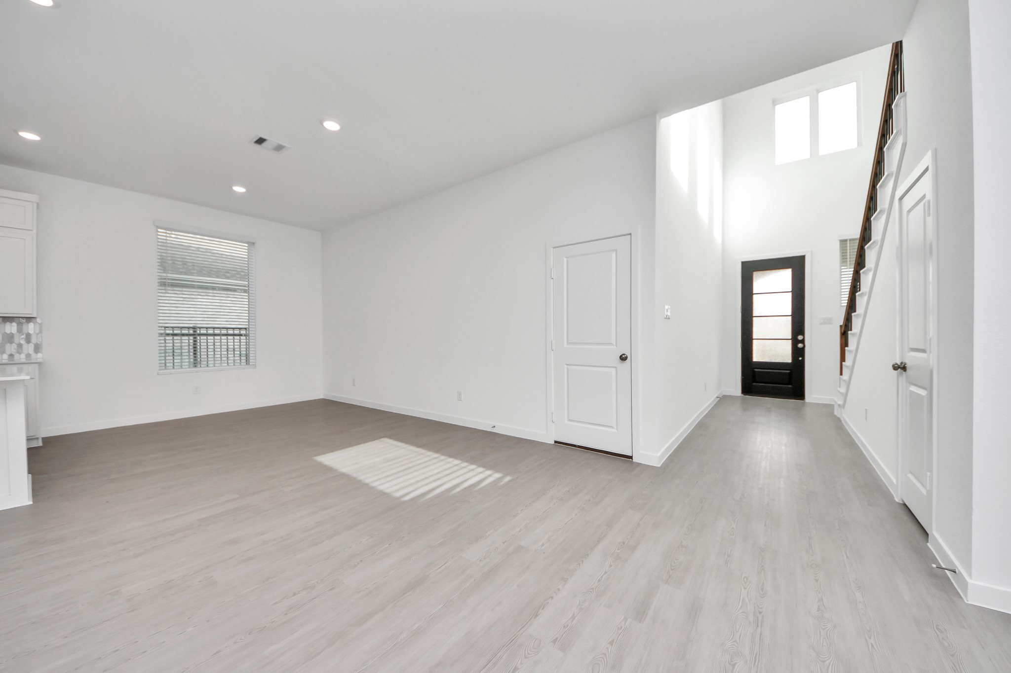 27443 Sunterra Village Dr Property Photo 11