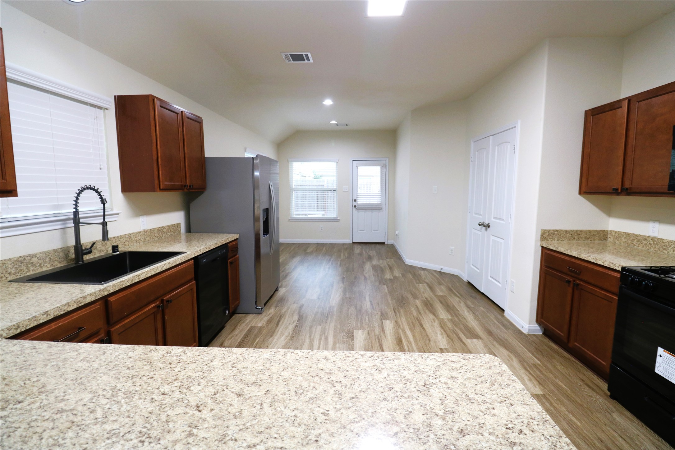 10338 Douglas Fir Villa Avenue Property Photo 9
