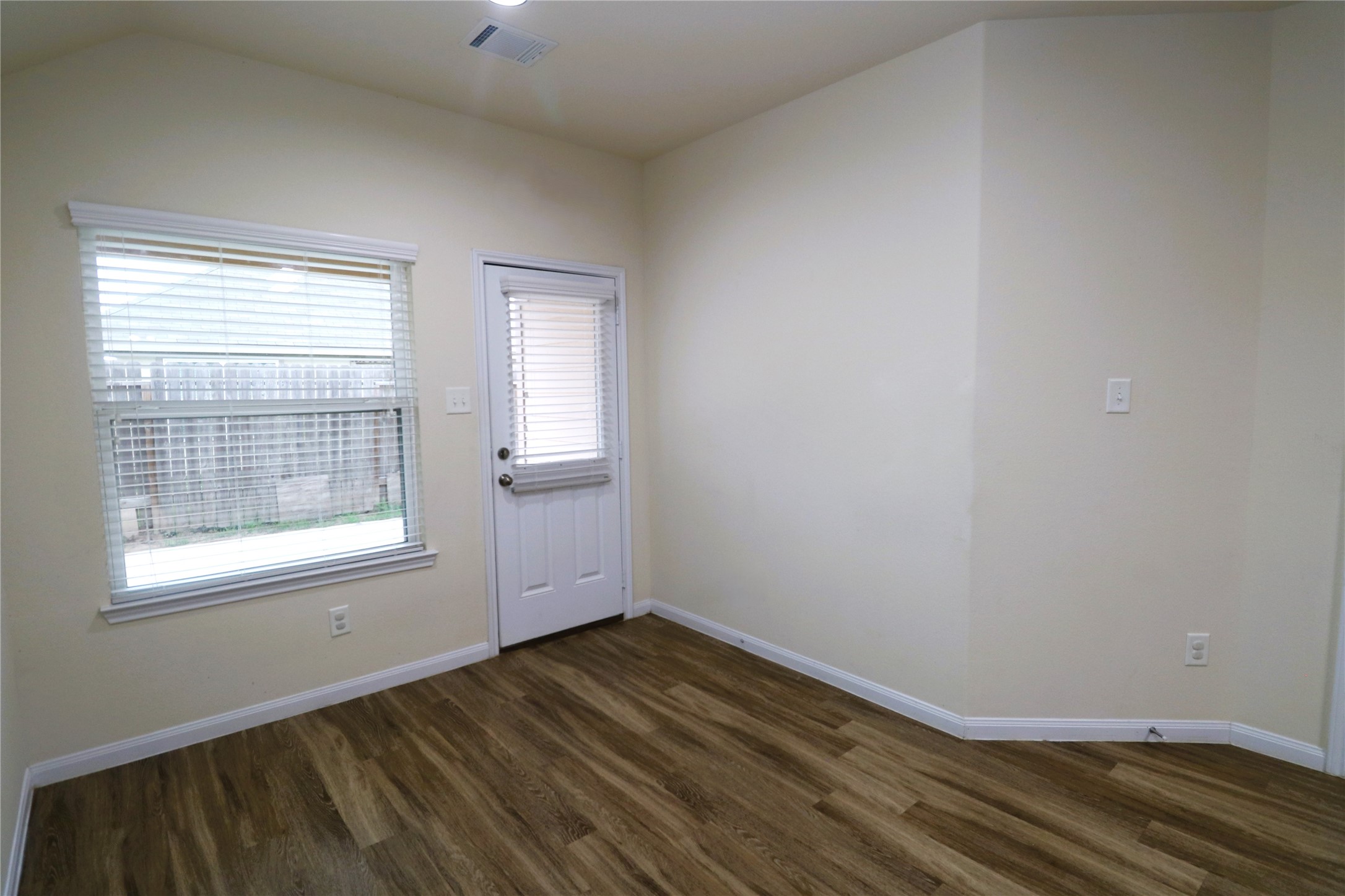10338 Douglas Fir Villa Avenue Property Photo 14