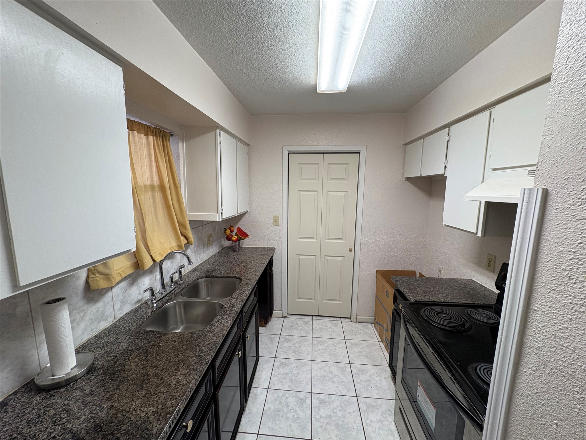 17230 Imperial Valley Drive 24 Property Photo 6