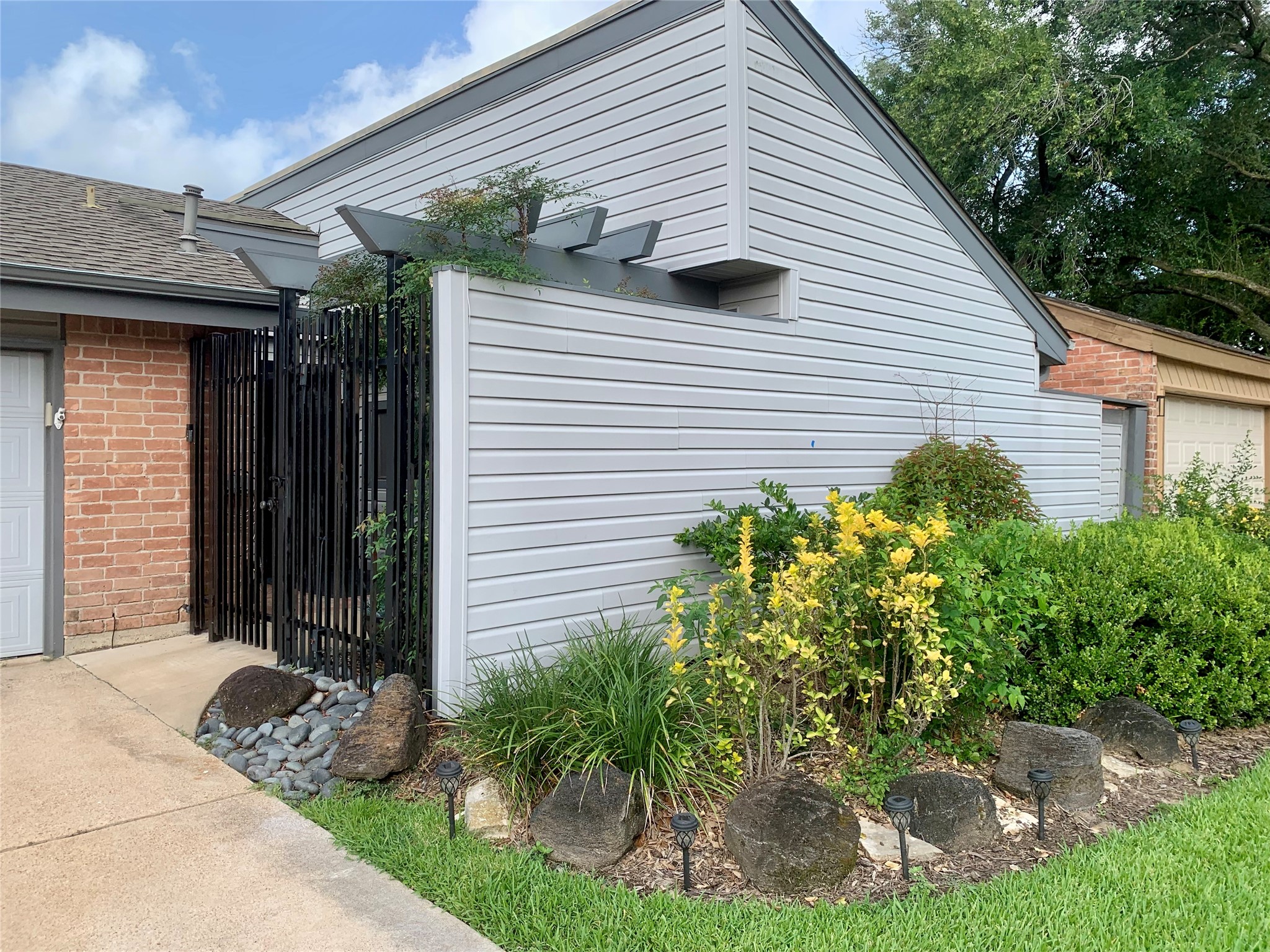 16630 Neumann Drive Property Photo 1