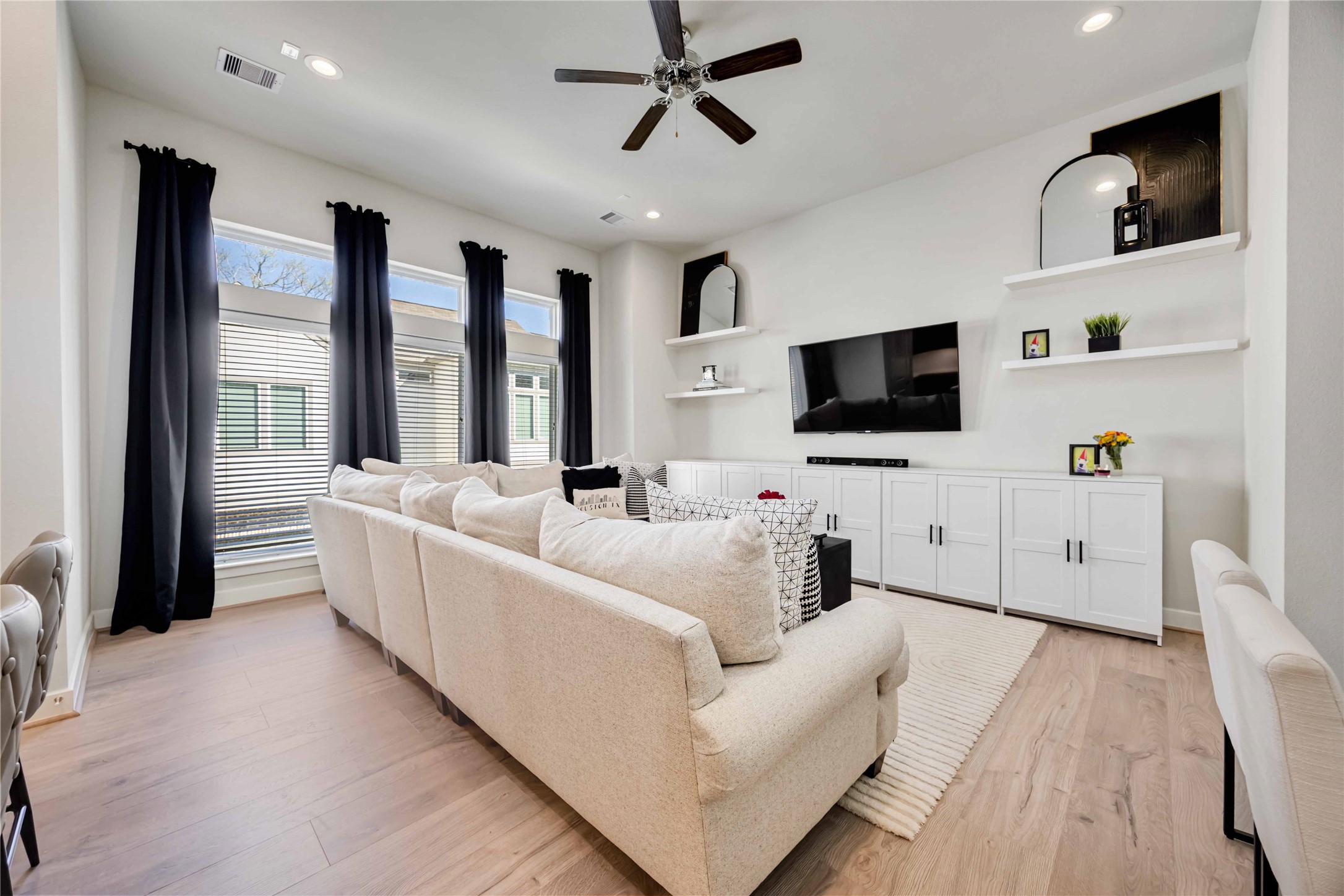 108 Knightsbridge Park Lane Property Photo 3