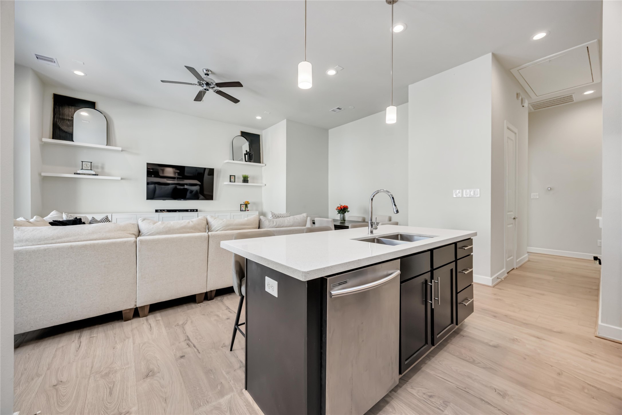 108 Knightsbridge Park Lane Property Photo 7