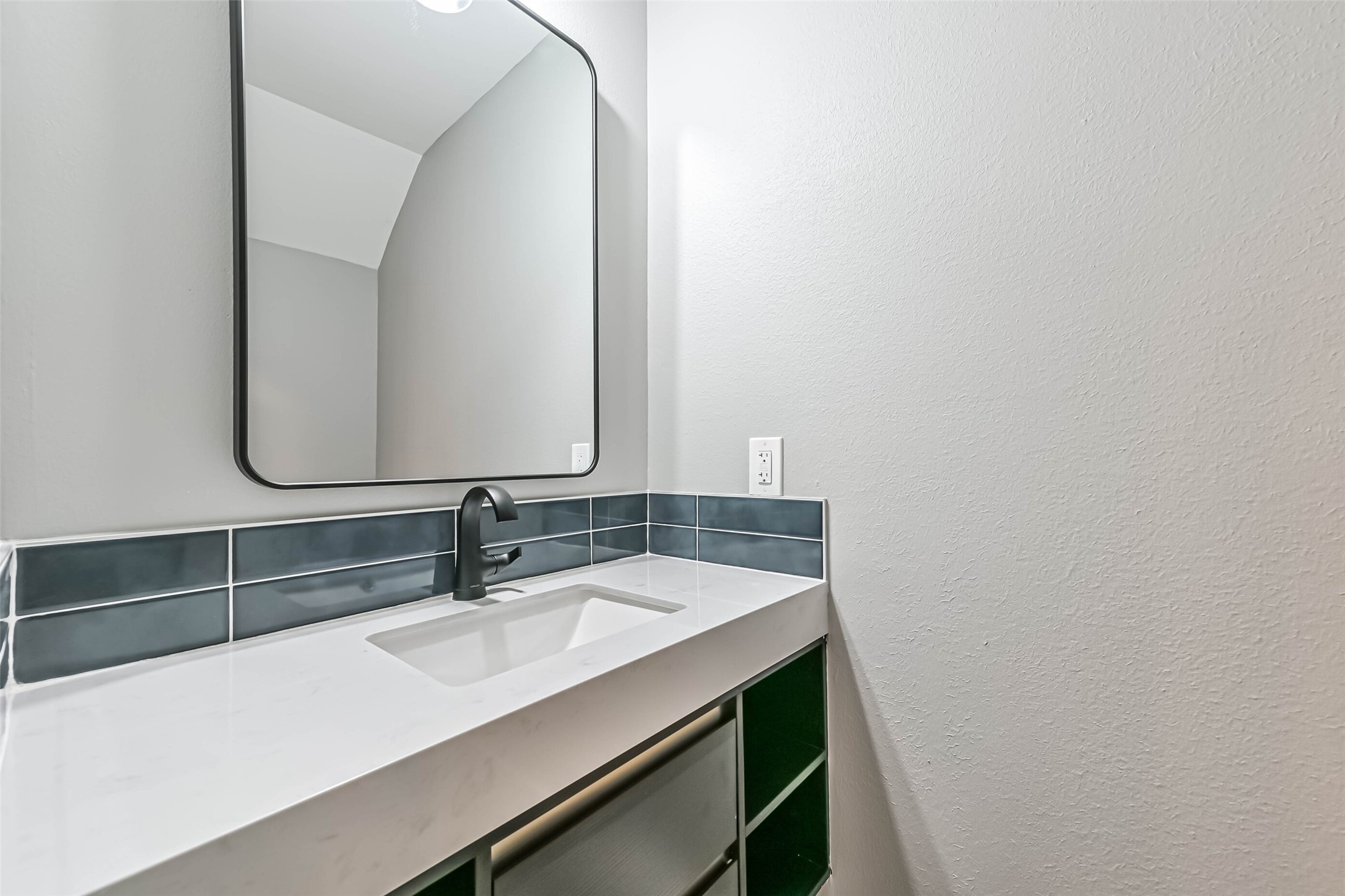 2600 Nantucket Drive B Property Photo 25
