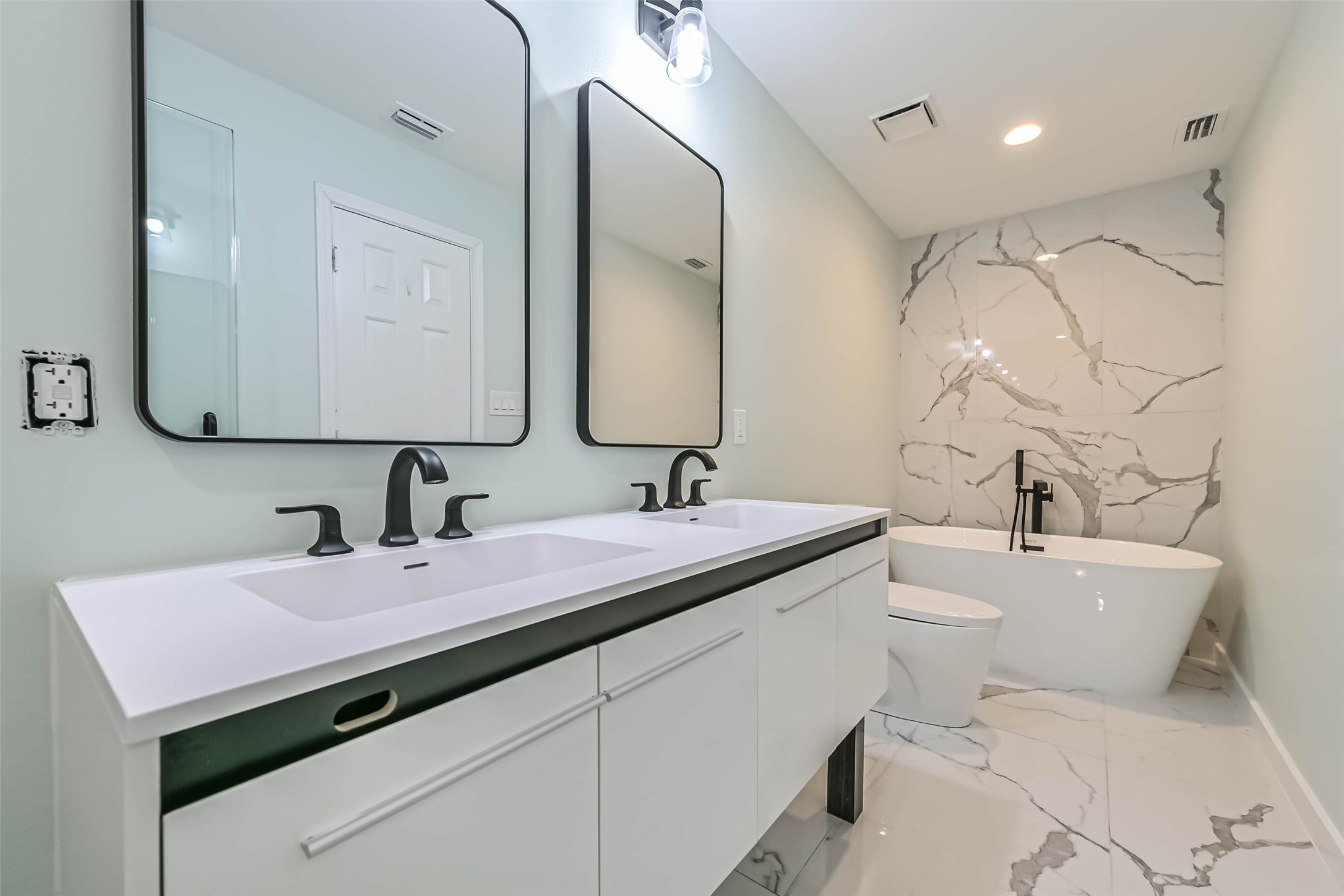 2600 Nantucket Drive B Property Photo 32