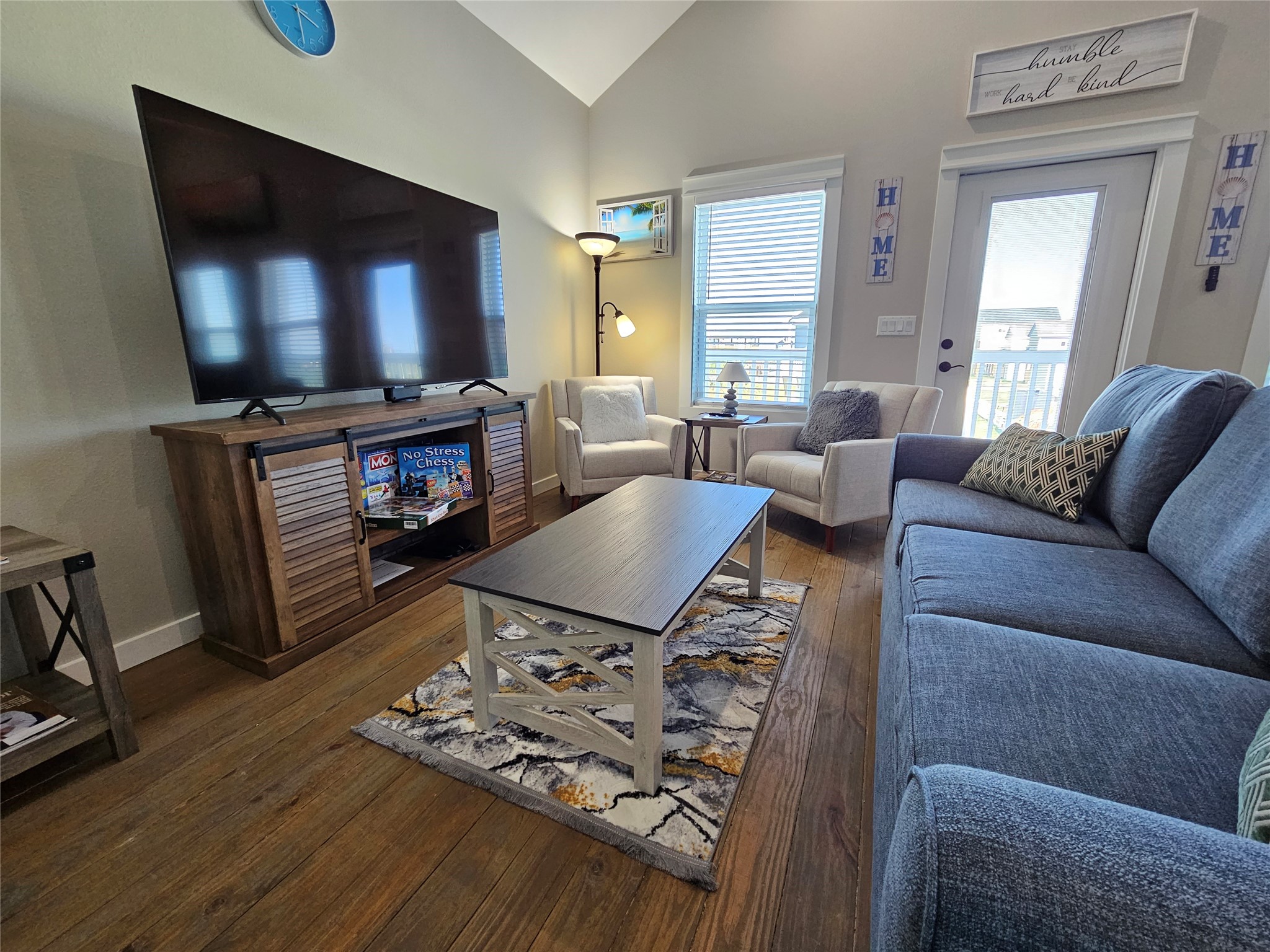 1059 Shady Lane Property Photo 4