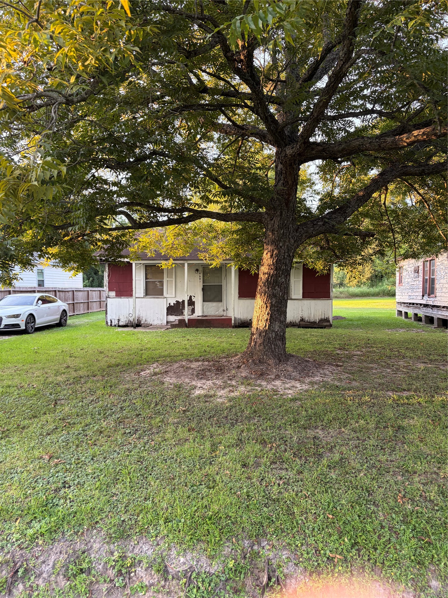 4601, 4603 Ireland Street Property Photo 2