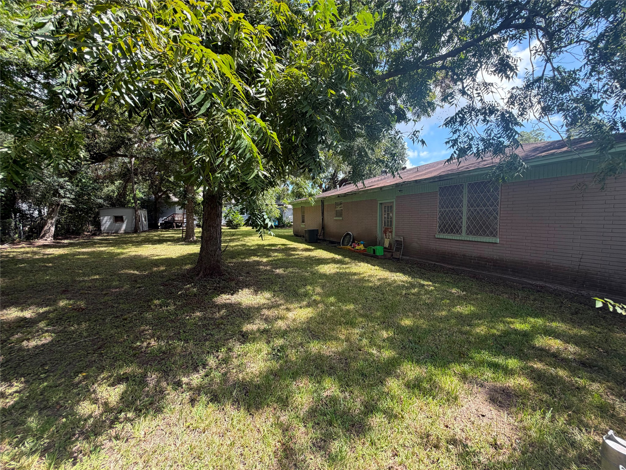 1714 W Sealy Street Property Photo 6