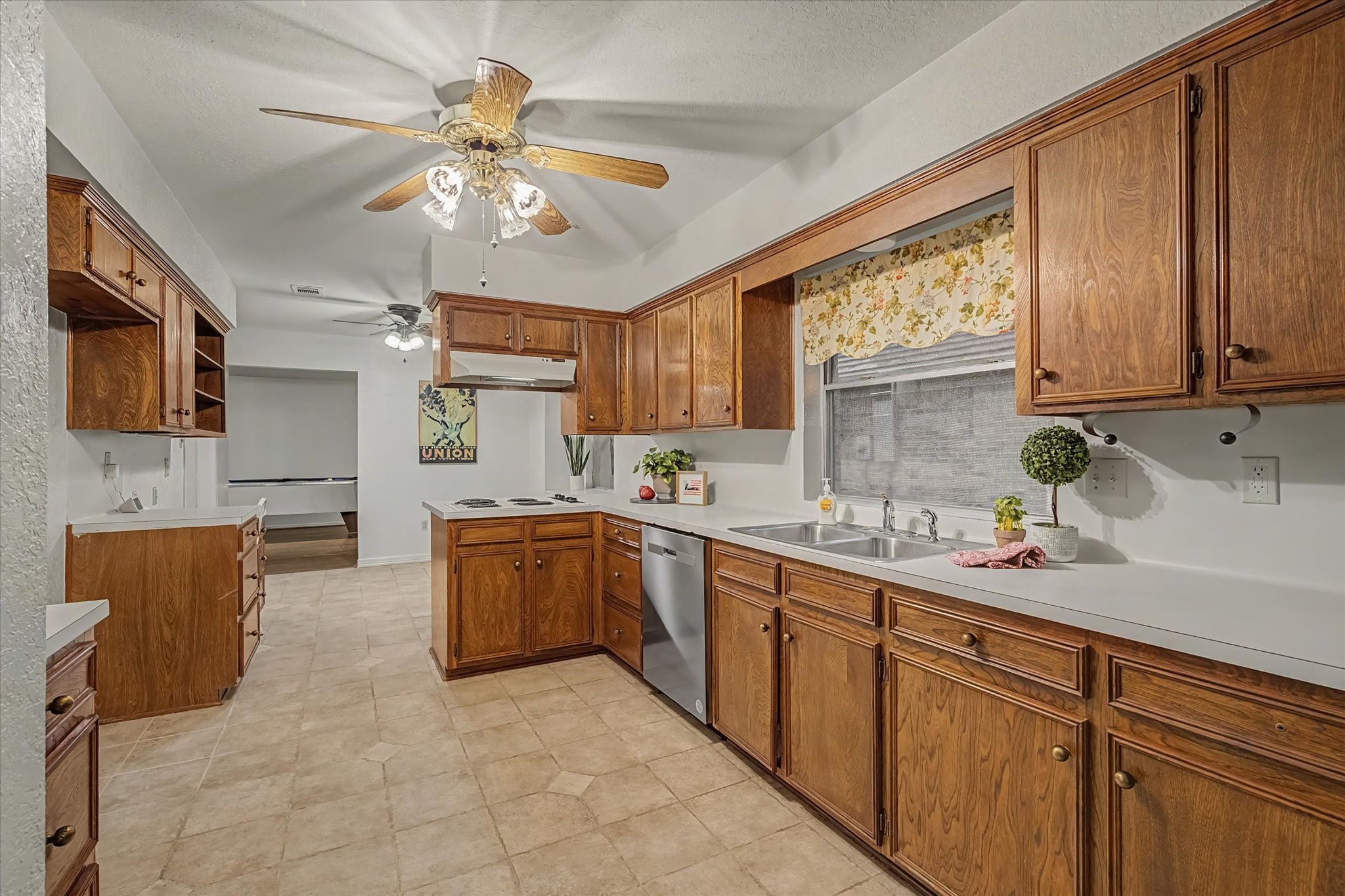 139 Spanish Moss Lane Property Photo 8