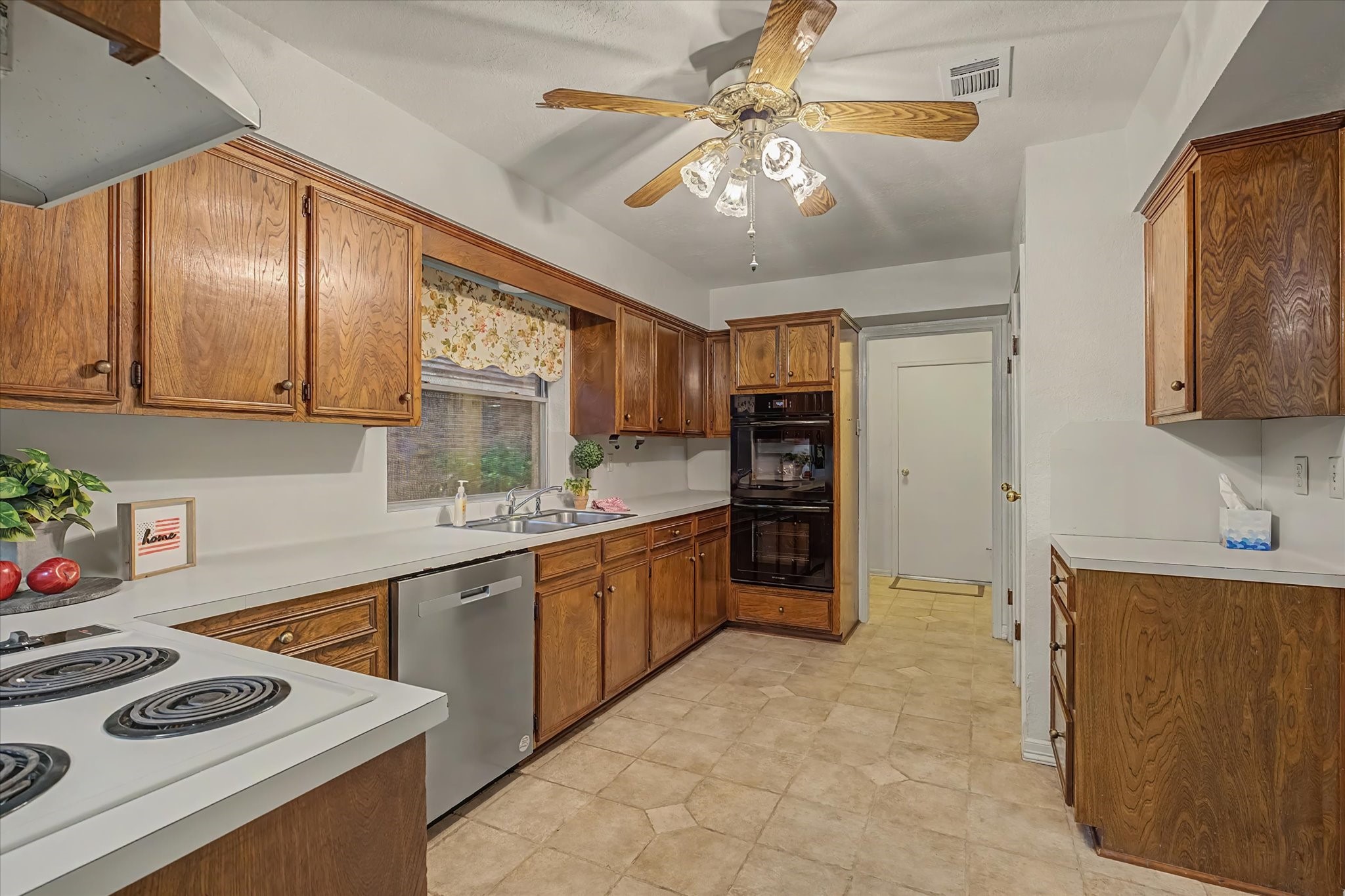 139 Spanish Moss Lane Property Photo 9