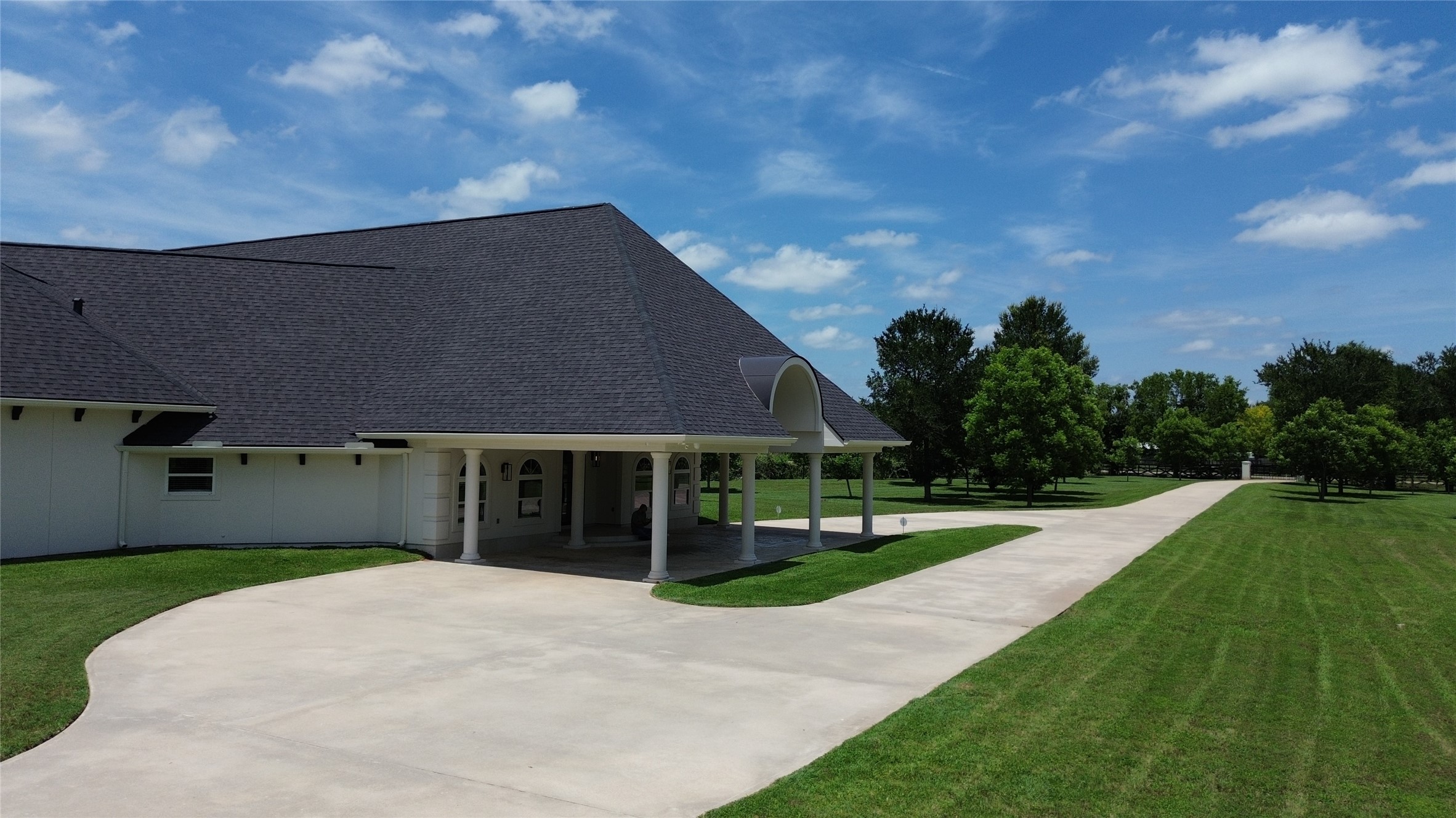 4726 Gainsborough Drive Property Photo 4