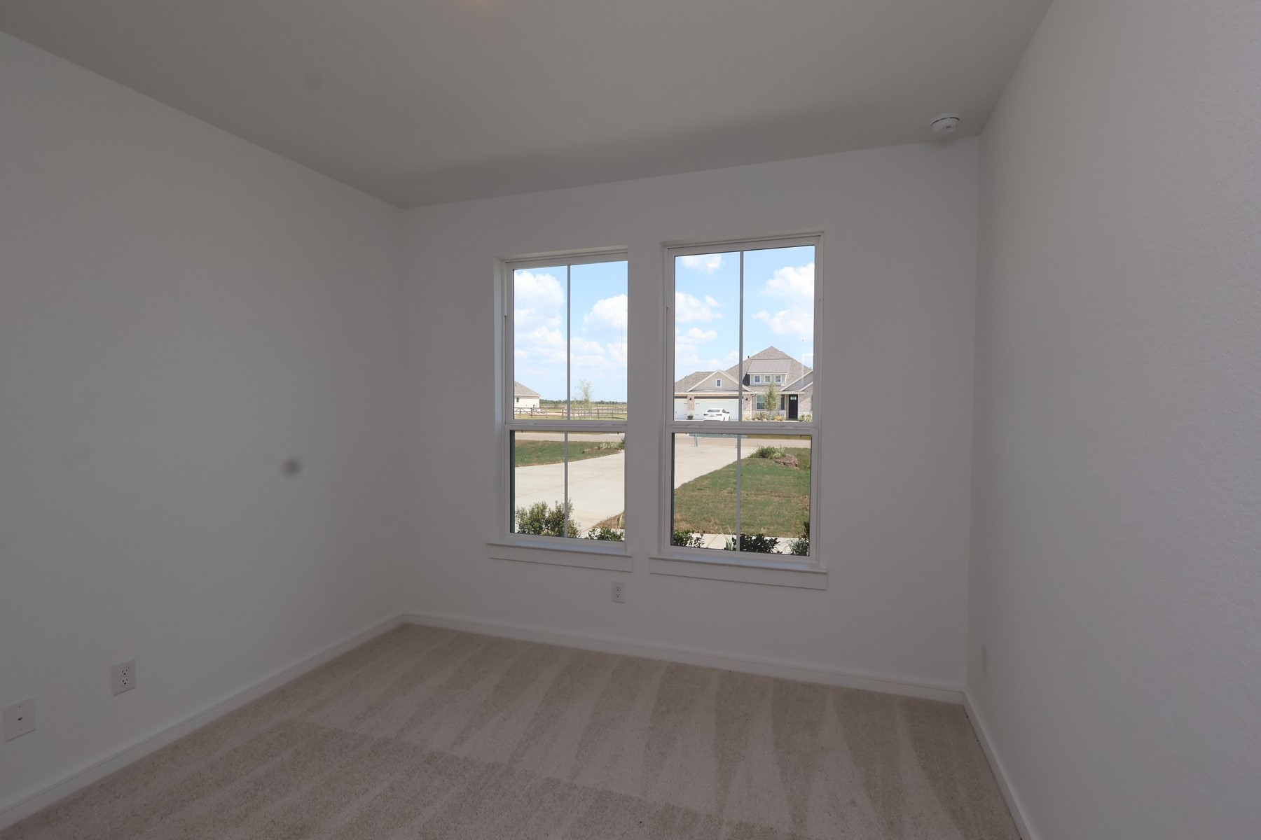 5042 Bluebell Way Property Photo 3