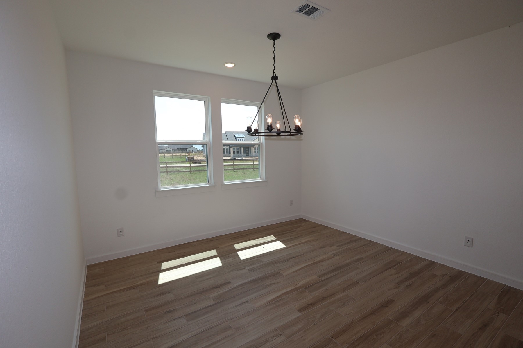 5042 Bluebell Way Property Photo 4