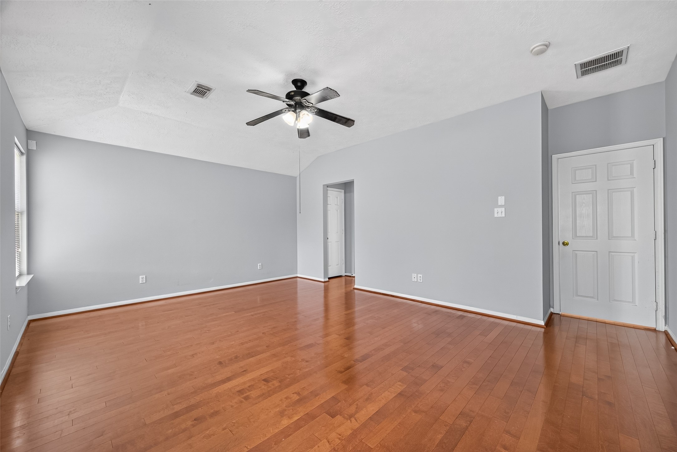 3218 Spring Flower Lane Property Photo 10