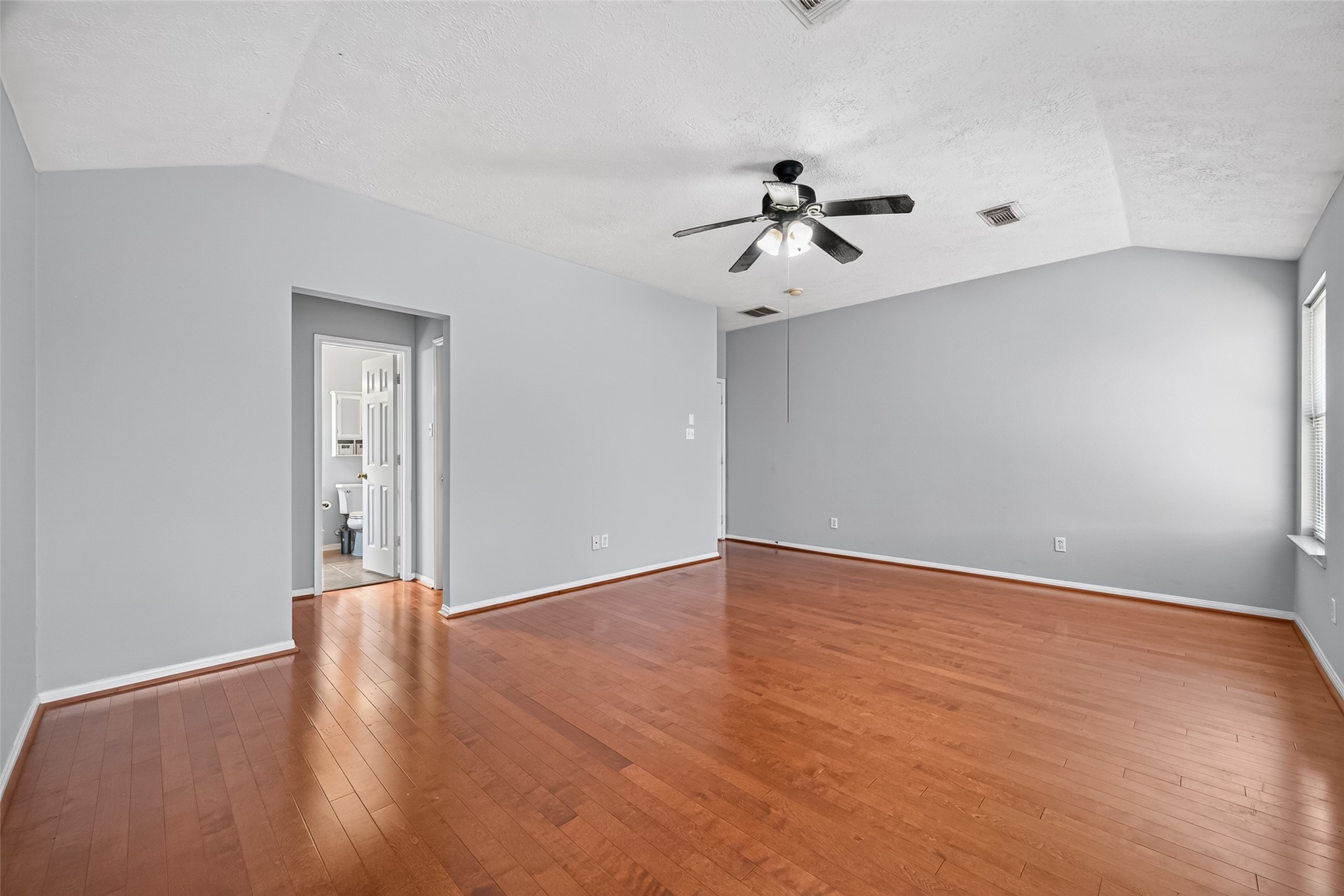 3218 Spring Flower Lane Property Photo 11