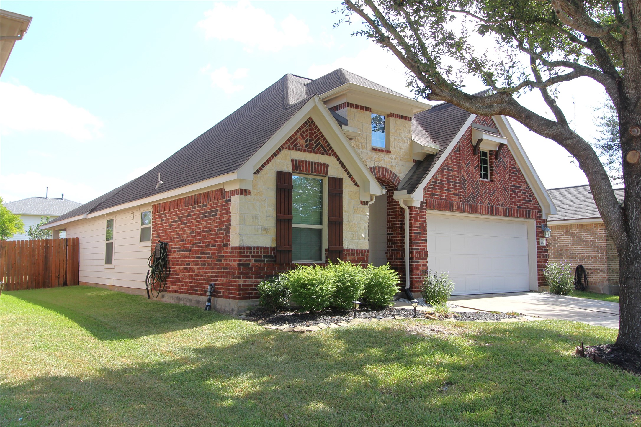 5931 Wildbriar Lane Property Photo 3