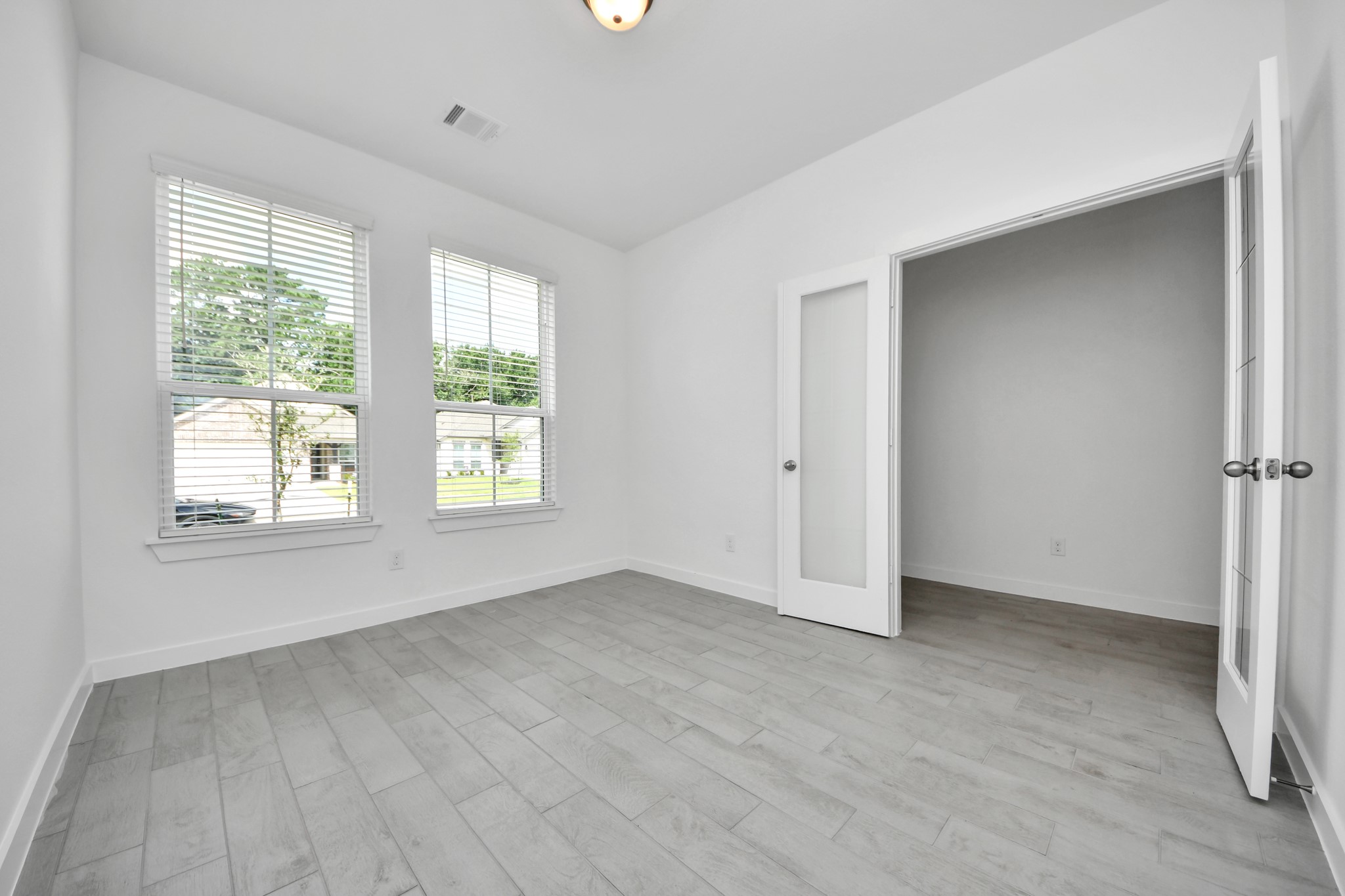 26379 Viva Drive Property Photo 4
